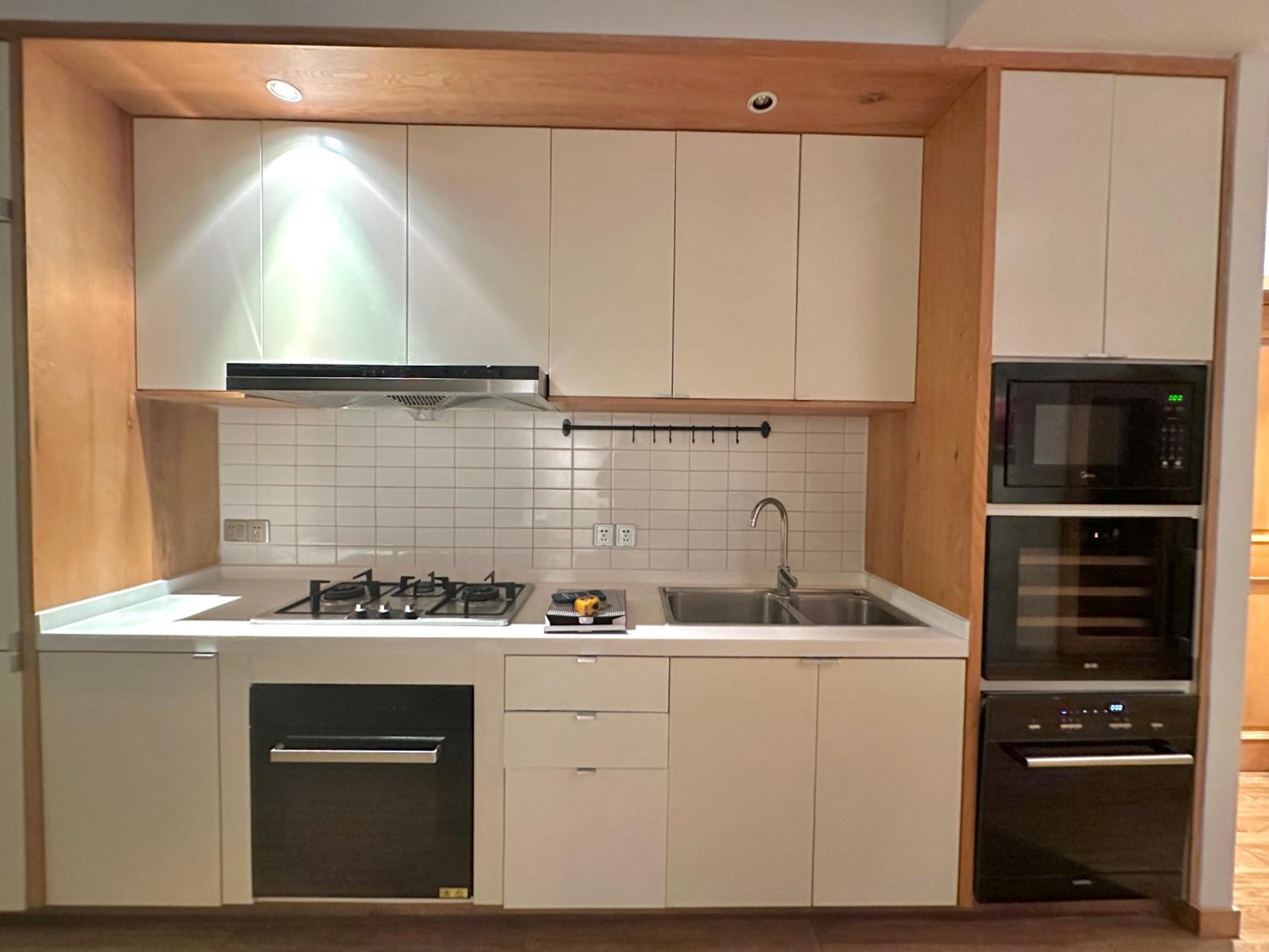 ZHome - HaiQi Garden - Four Bedroom Apartment on the Bund with Bund View