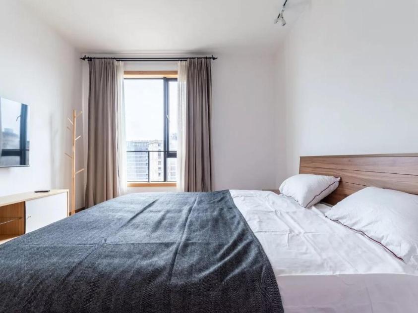 ZHome - HaiQi Garden - Four Bedroom Apartment on the Bund with Bund View