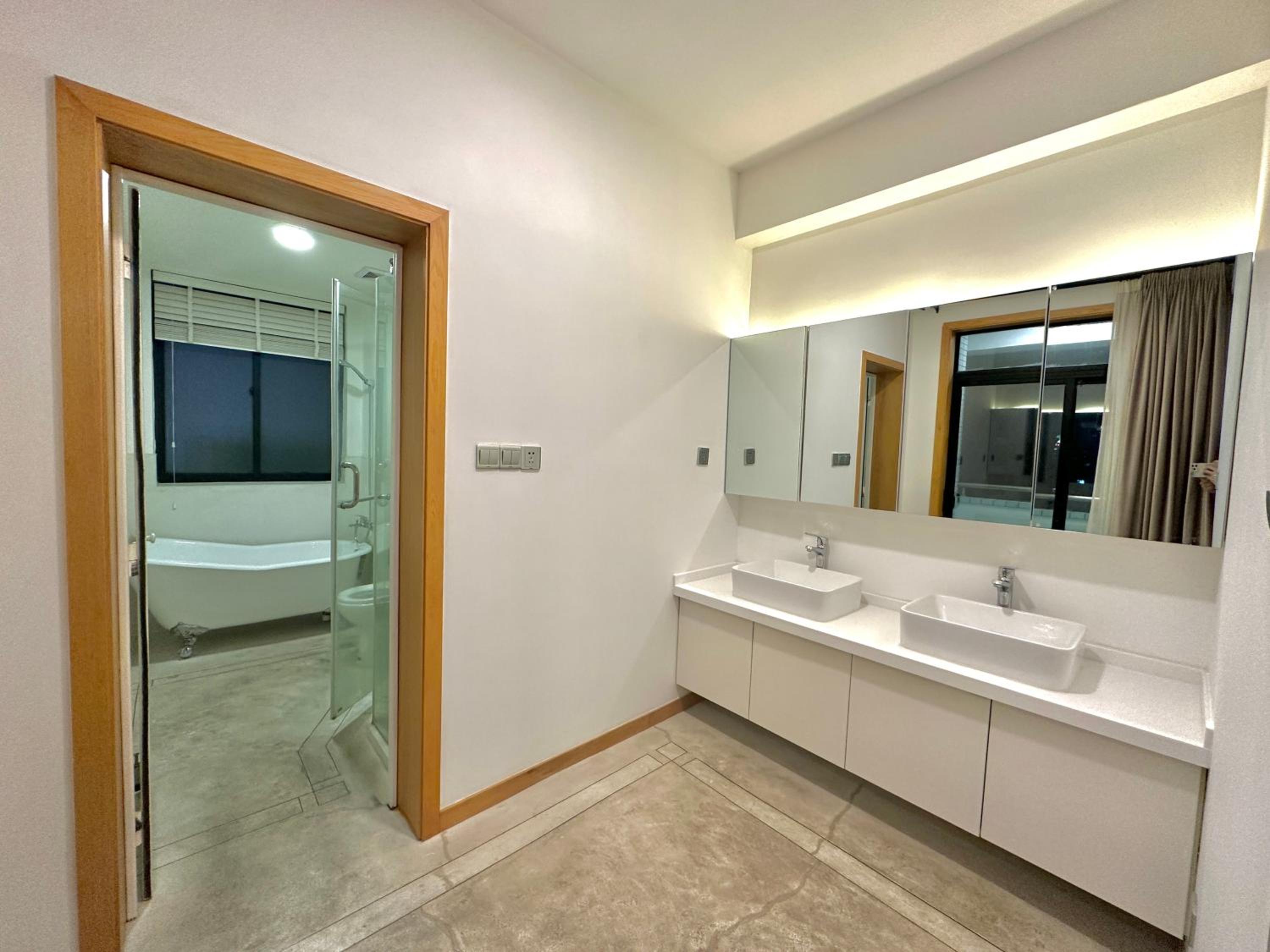 ZHome - HaiQi Garden - Four Bedroom Apartment on the Bund with Bund View