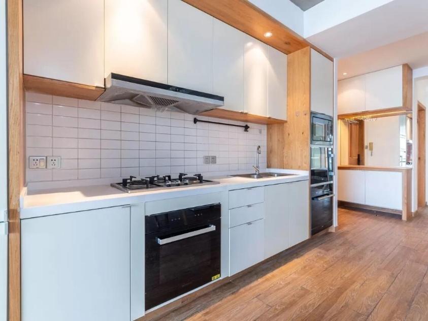 ZHome - HaiQi Garden - Four Bedroom Apartment on the Bund with Bund View