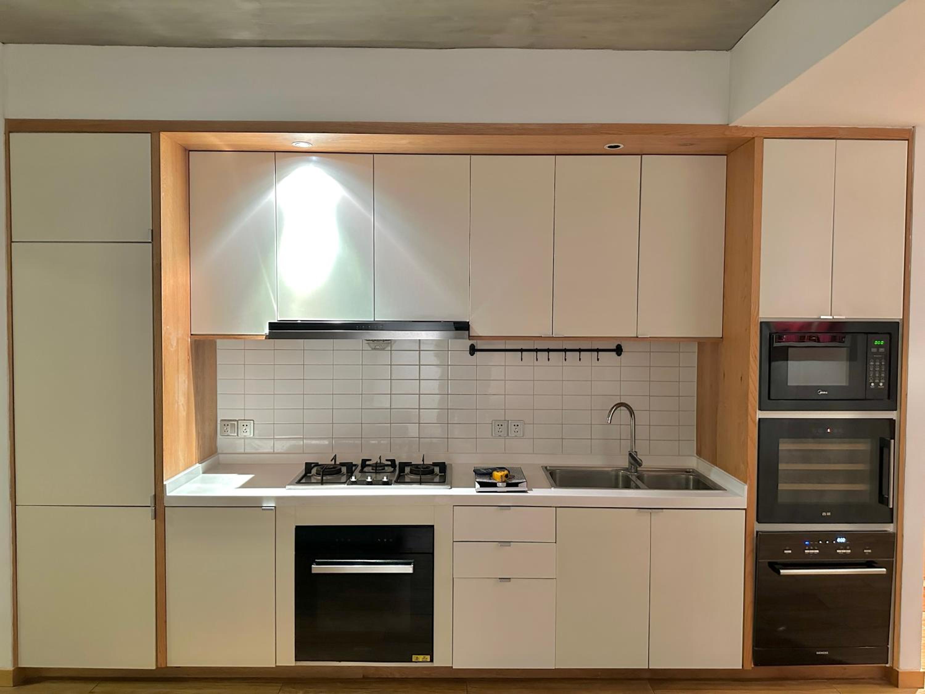 ZHome - HaiQi Garden - Four Bedroom Apartment on the Bund with Bund View
