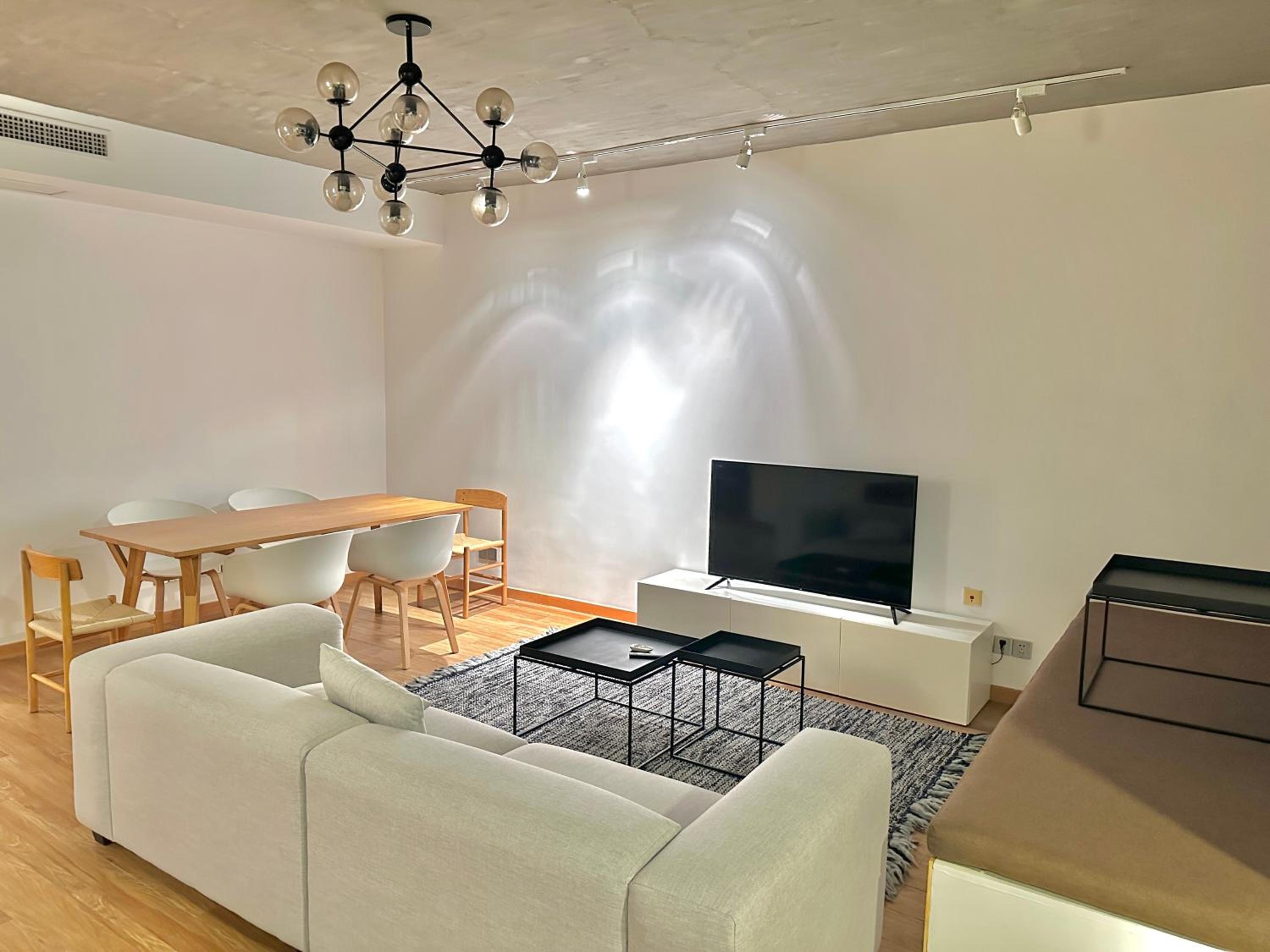 ZHome - HaiQi Garden - Four Bedroom Apartment on the Bund with Bund View