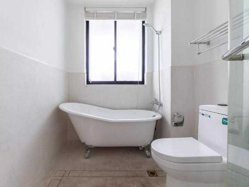 ZHome - HaiQi Garden - Four Bedroom Apartment on the Bund with Bund View