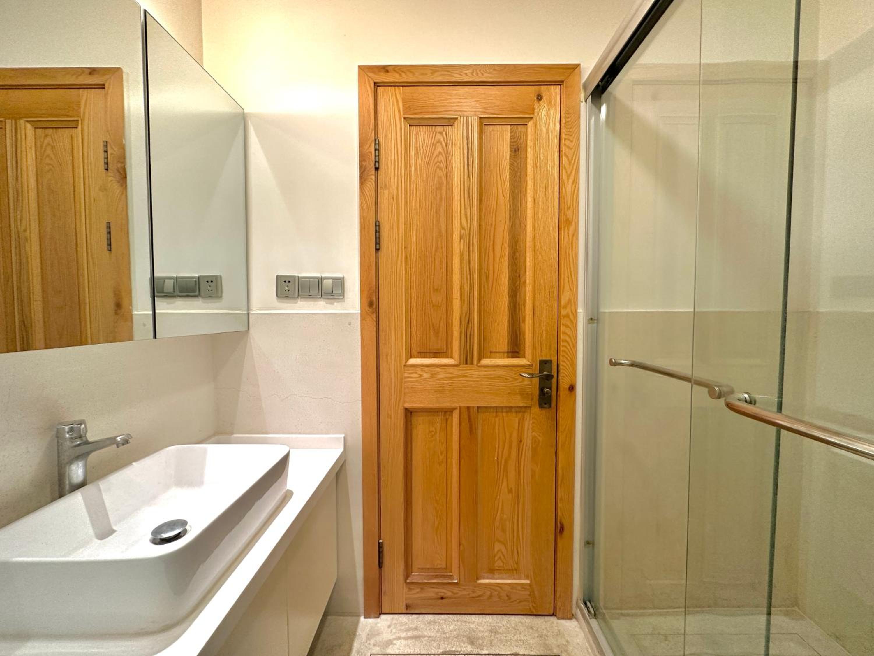 ZHome - HaiQi Garden - Four Bedroom Apartment on the Bund with Bund View