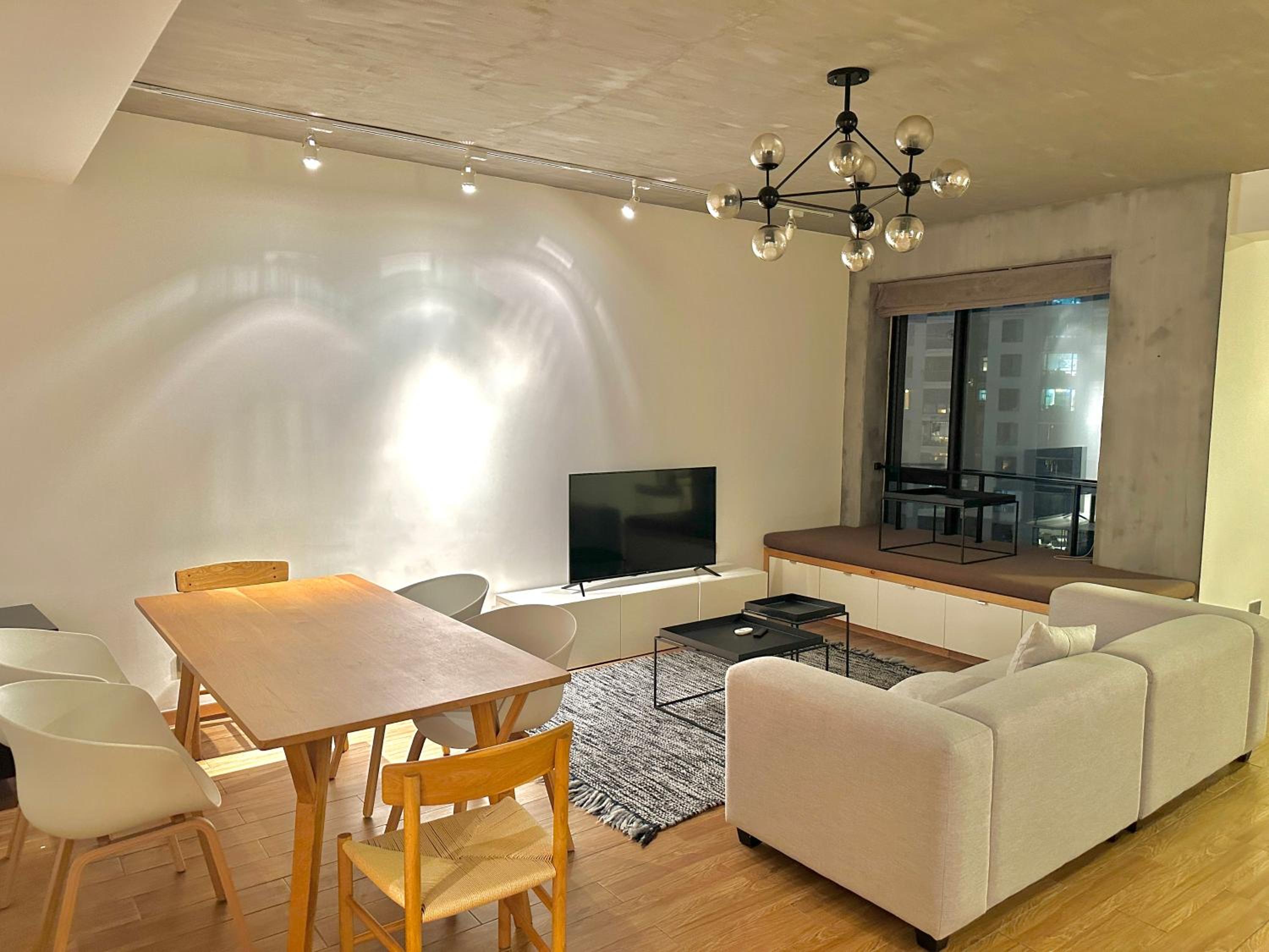 ZHome - HaiQi Garden - Four Bedroom Apartment on the Bund with Bund View