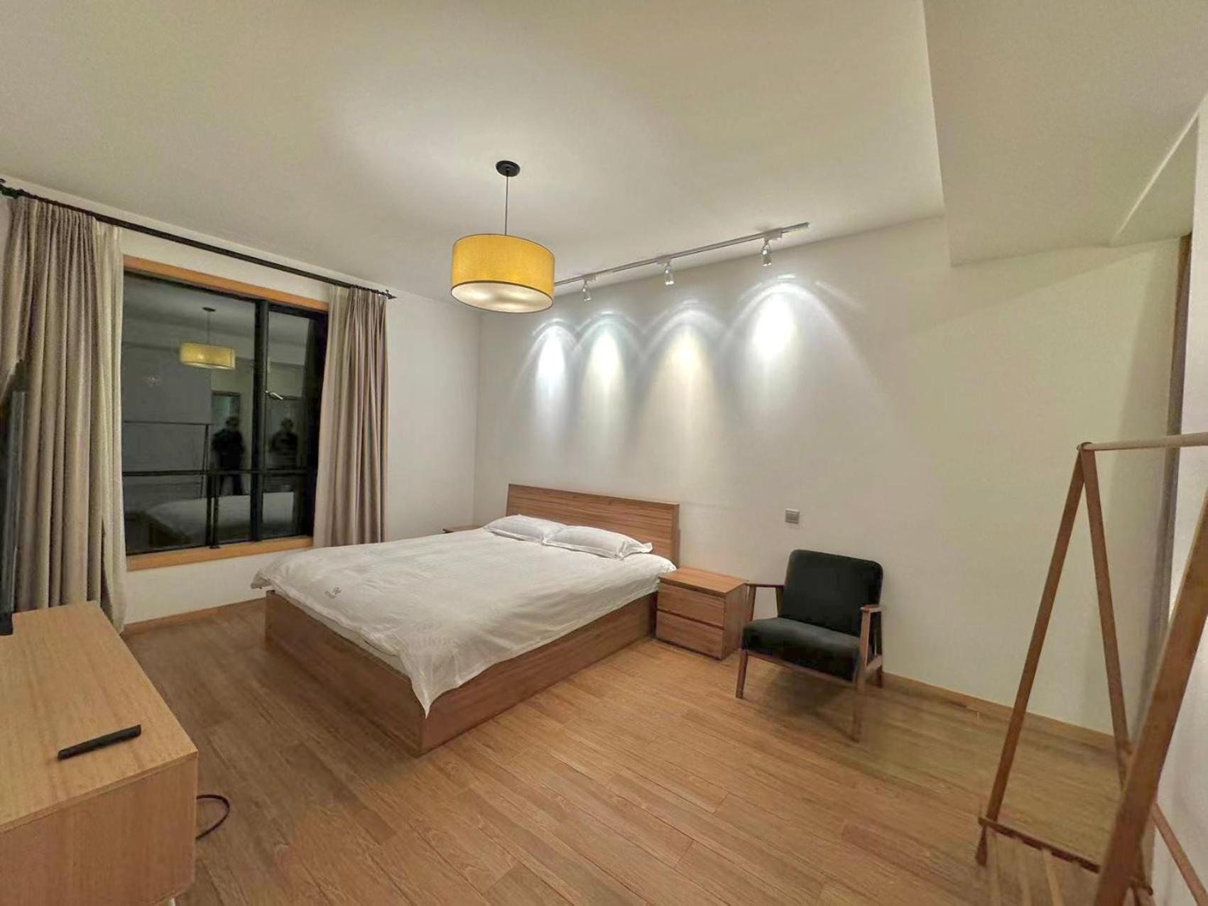ZHome - HaiQi Garden - Four Bedroom Apartment on the Bund with Bund View