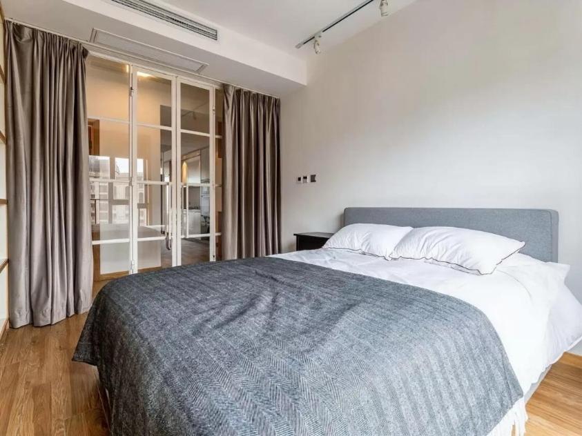 ZHome - HaiQi Garden - Four Bedroom Apartment on the Bund with Bund View