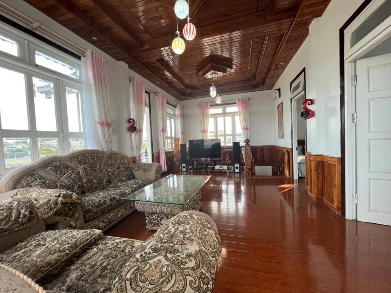 Villa NHÀ GẠO