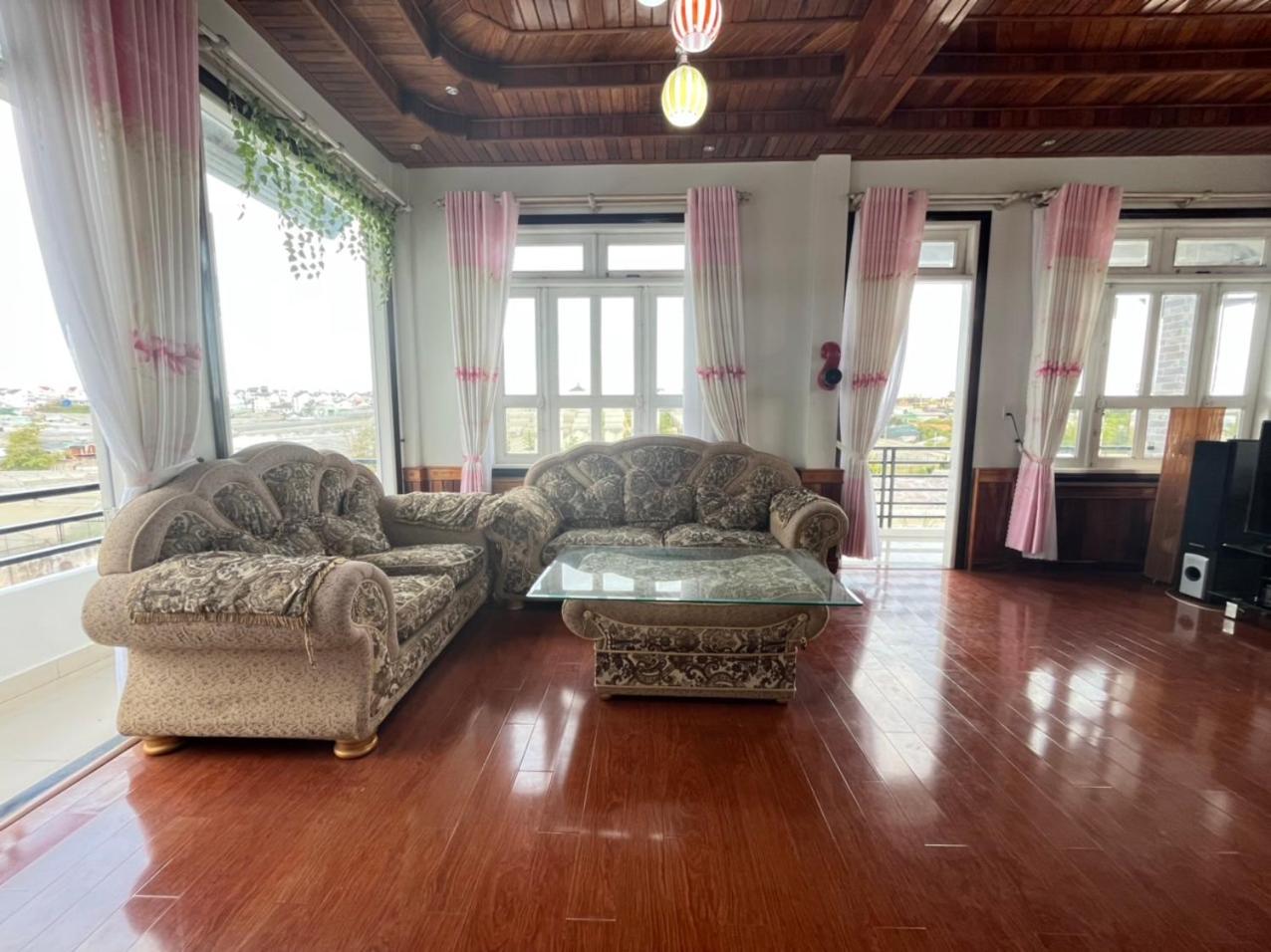 Villa NHÀ GẠO