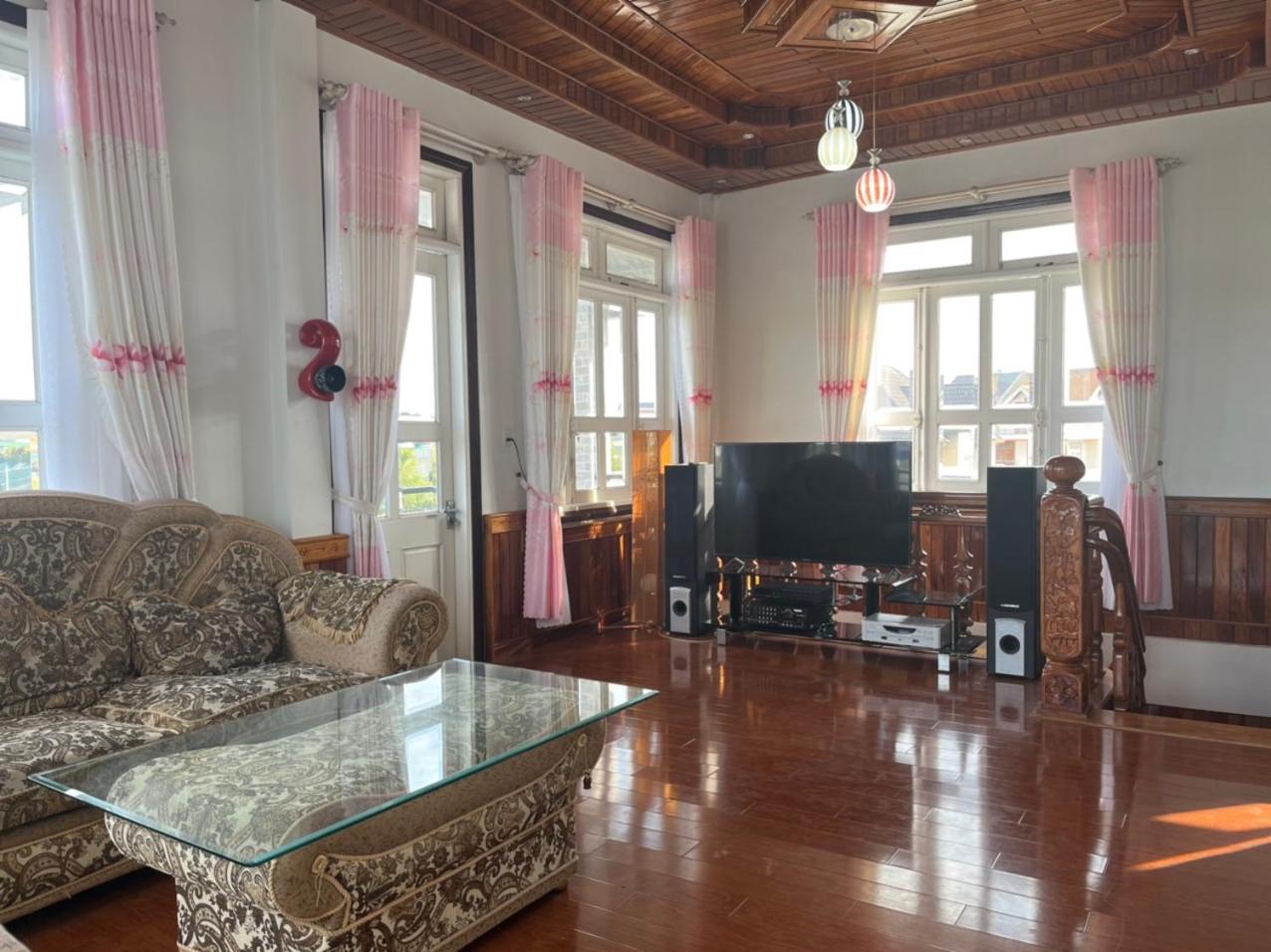 Villa NHÀ GẠO