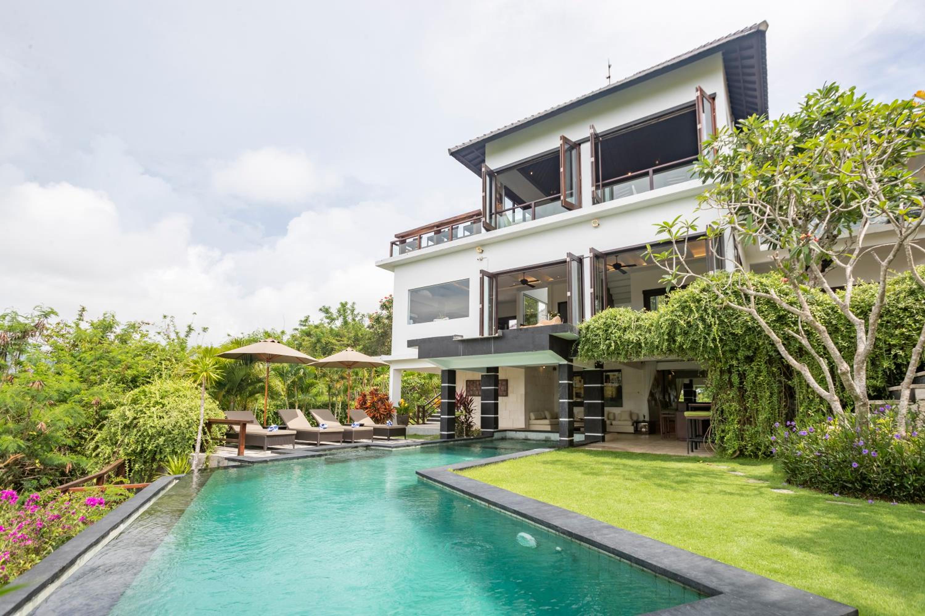 Moonlight and Sunshine Villa view 2