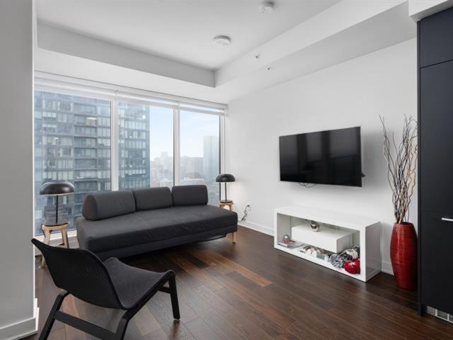 Spectacular Skyline Views - Downtown Montreal - Luxury Condo & Penthouse