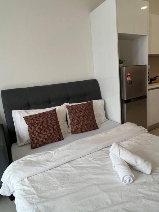 Beloved Live TV Box Queen Bed Easy access LDP photo 5
