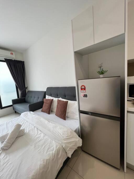 Beloved Live TV Box Queen Bed Easy access LDP photo 7
