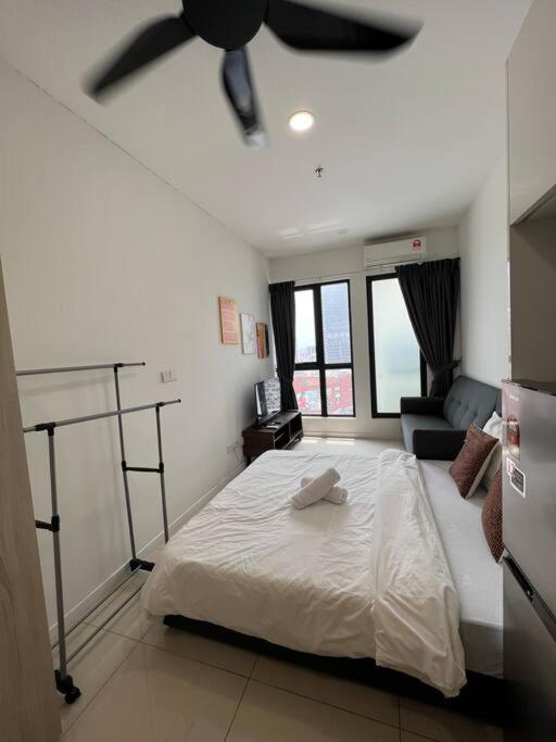 Beloved Live TV Box Queen Bed Easy access LDP photo 8
