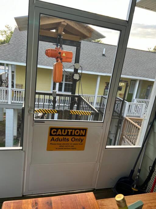 Bay Breeze Bliss-Hot Tub, Bar and Canal 5mi to Beach