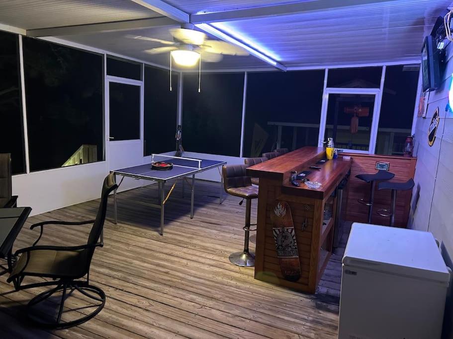 Bay Breeze Bliss-Hot Tub, Bar and Canal 5mi to Beach