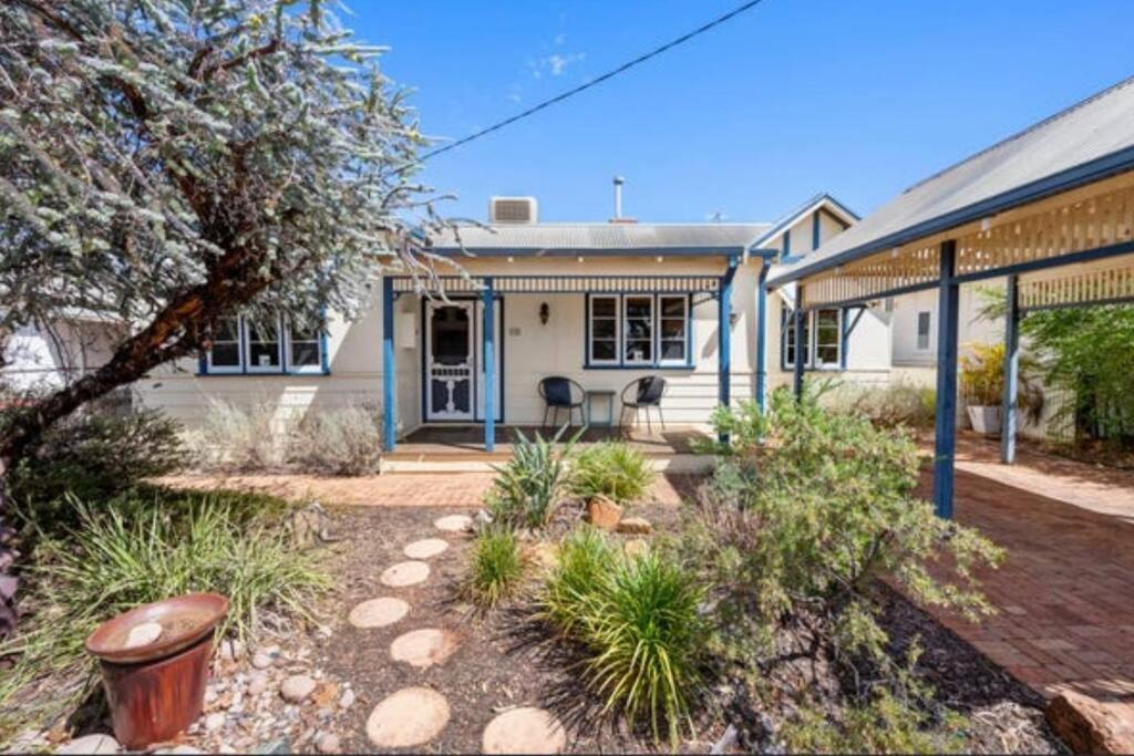 Red Earth Hideaway - Diggers and Dealers 2026