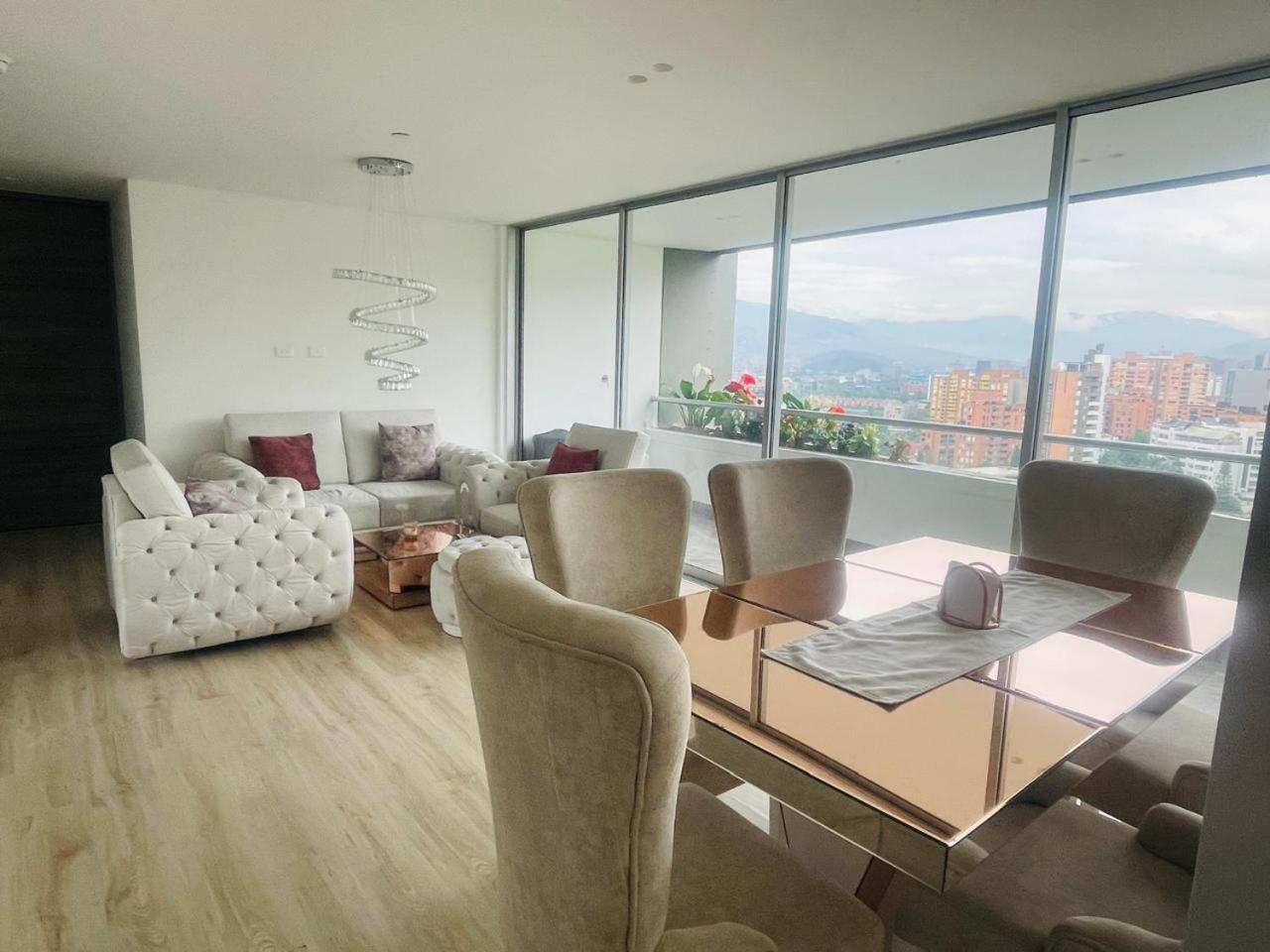 Hermoso apartamento en lo mejor de Medellin.