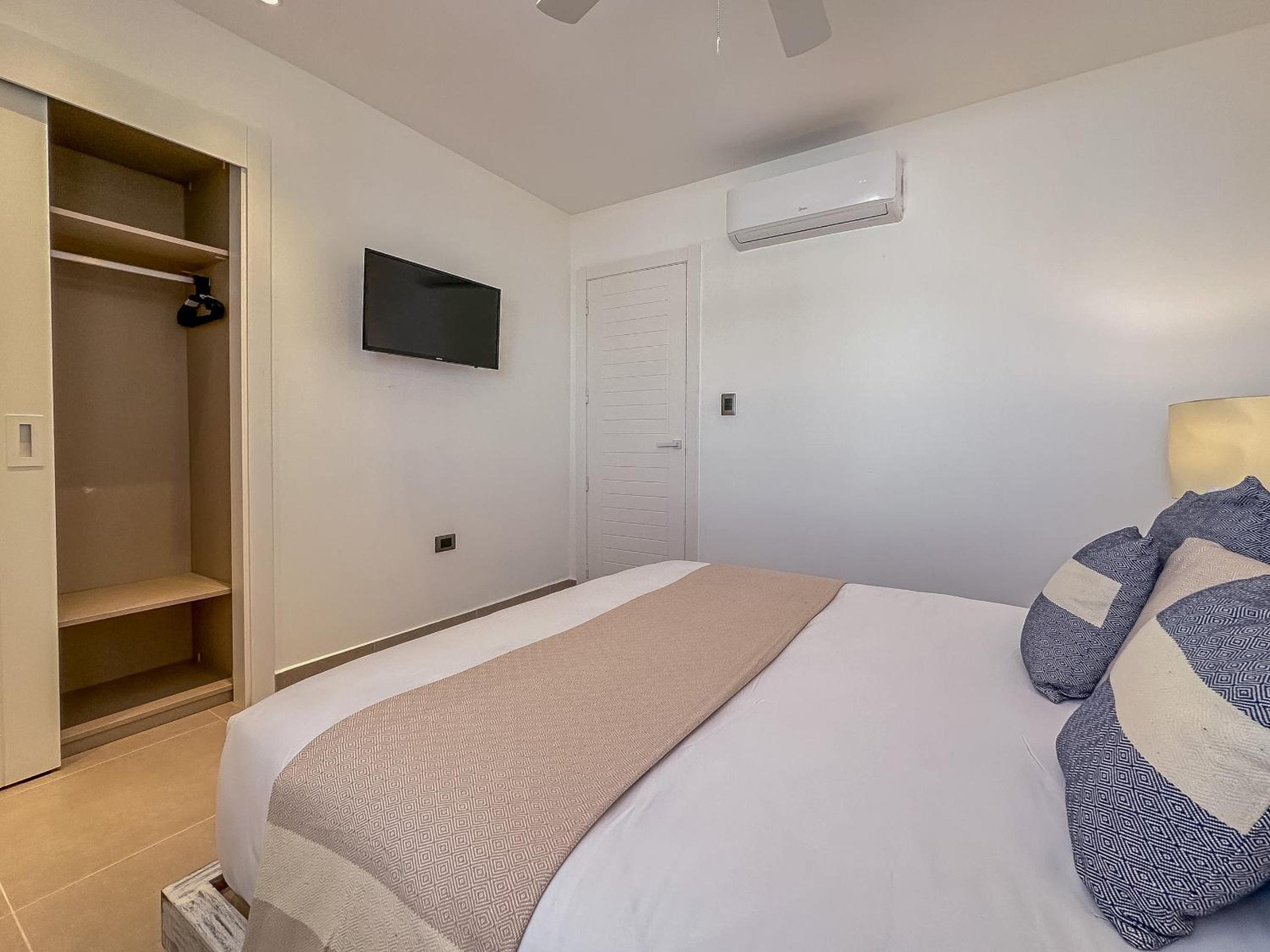 Fantastic Beach Penthouse with rooftop and BBQ