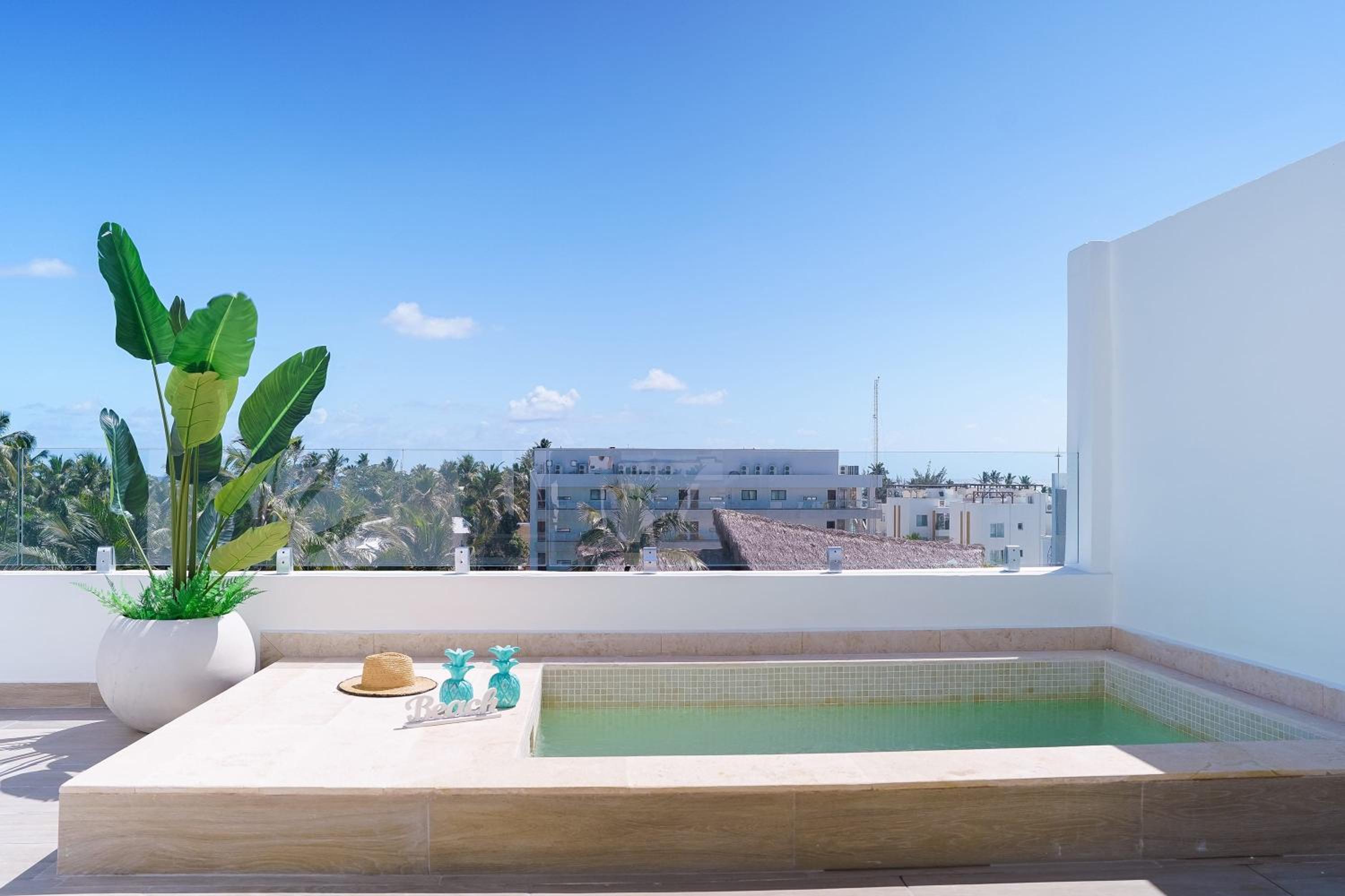 Fantastic Beach Penthouse with rooftop and BBQ