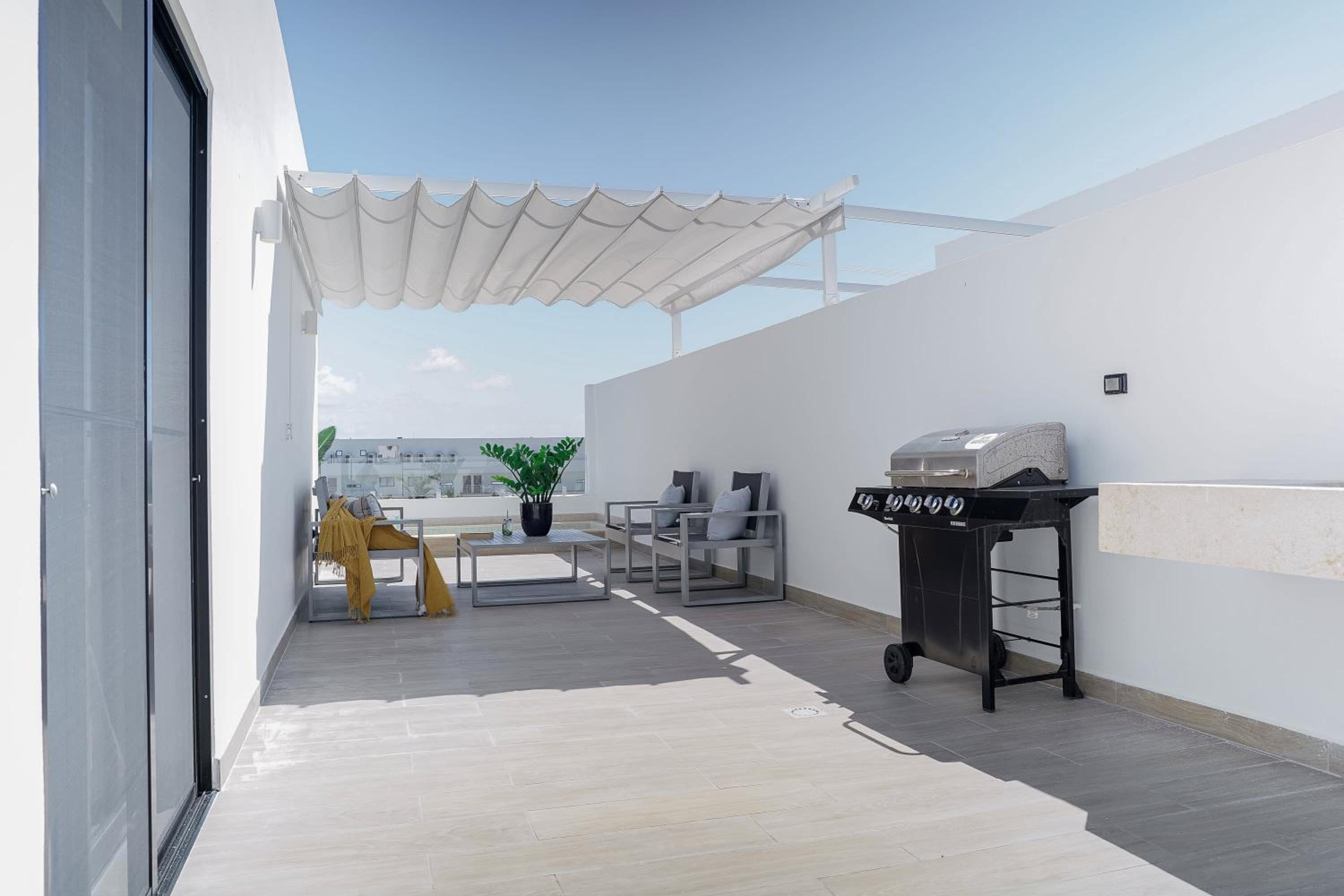 Fantastic Beach Penthouse with rooftop and BBQ