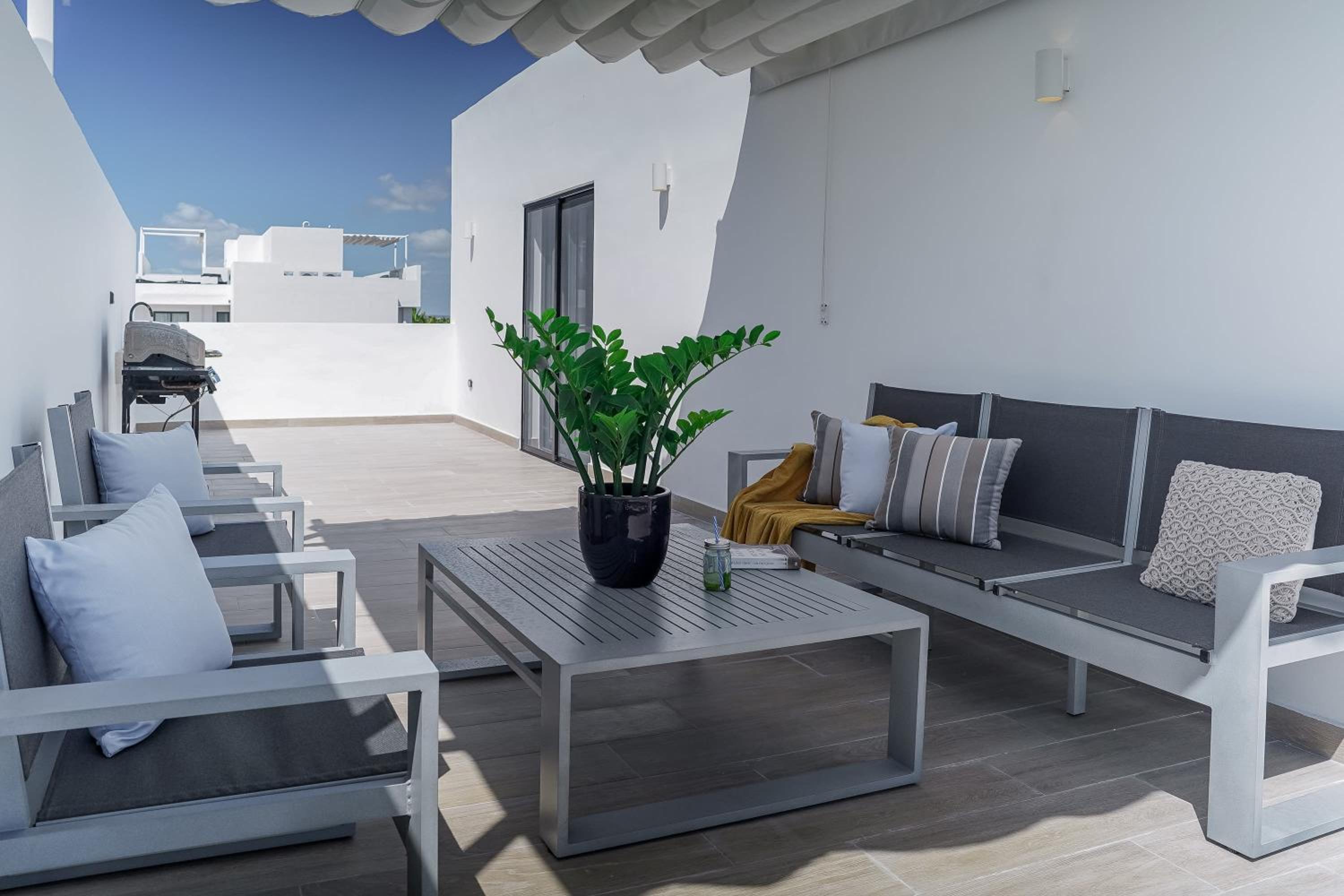 Fantastic Beach Penthouse with rooftop and BBQ