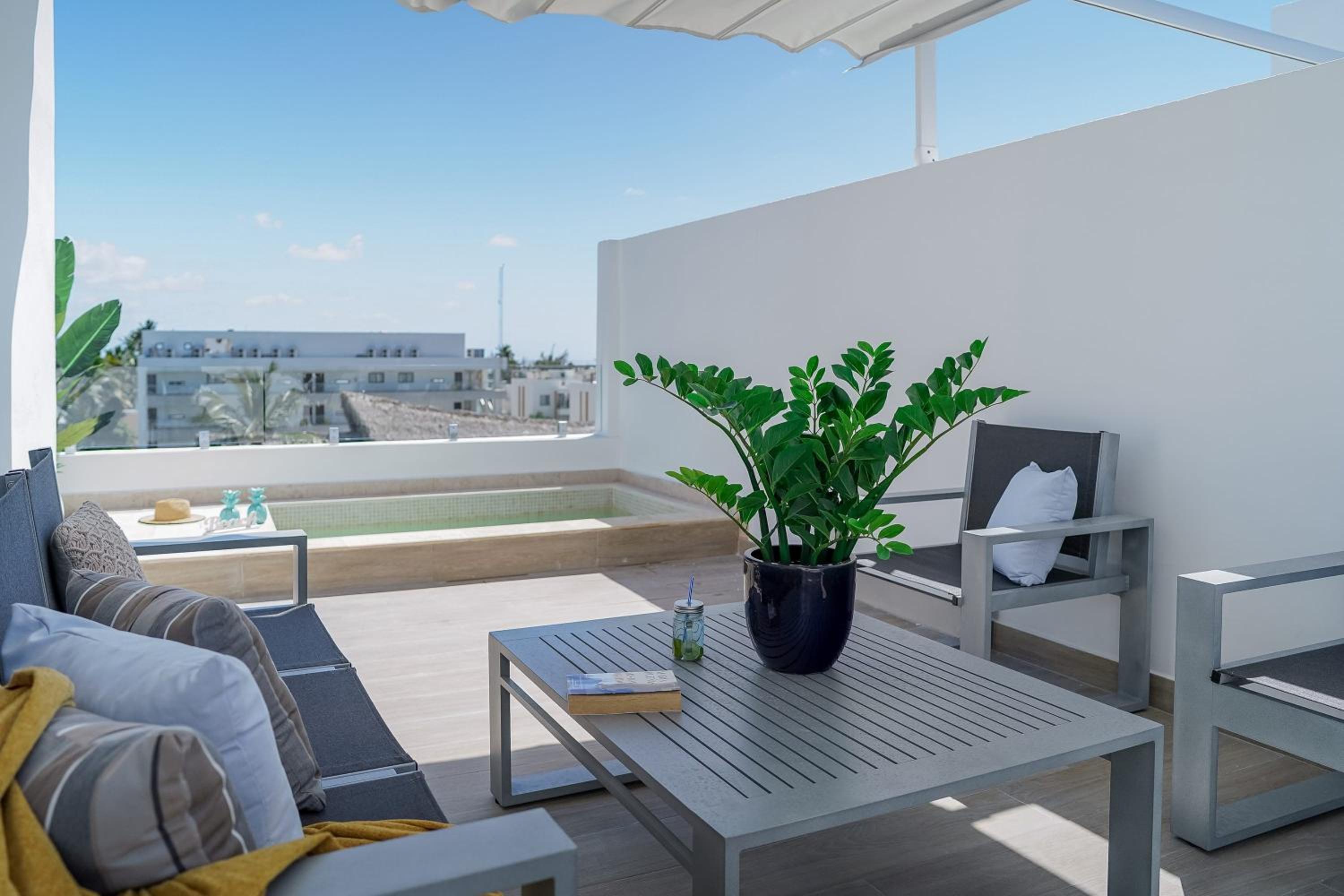 Fantastic Beach Penthouse with rooftop and BBQ