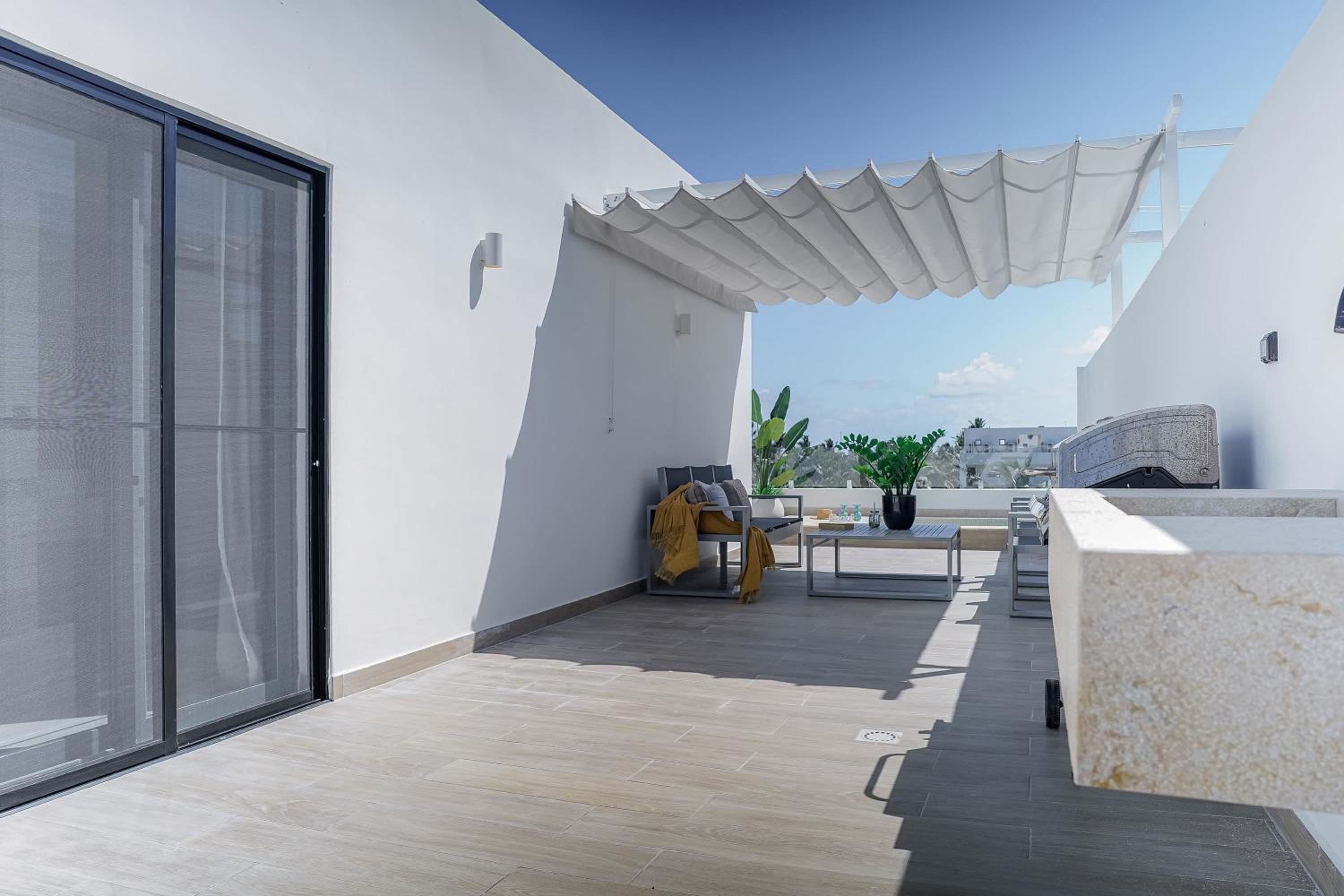 Fantastic Beach Penthouse with rooftop and BBQ