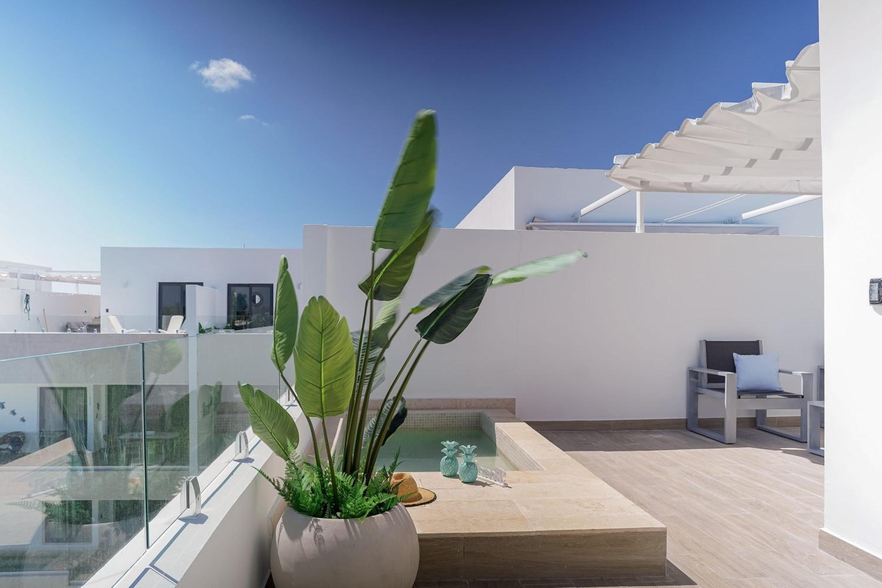 Fantastic Beach Penthouse with rooftop and BBQ