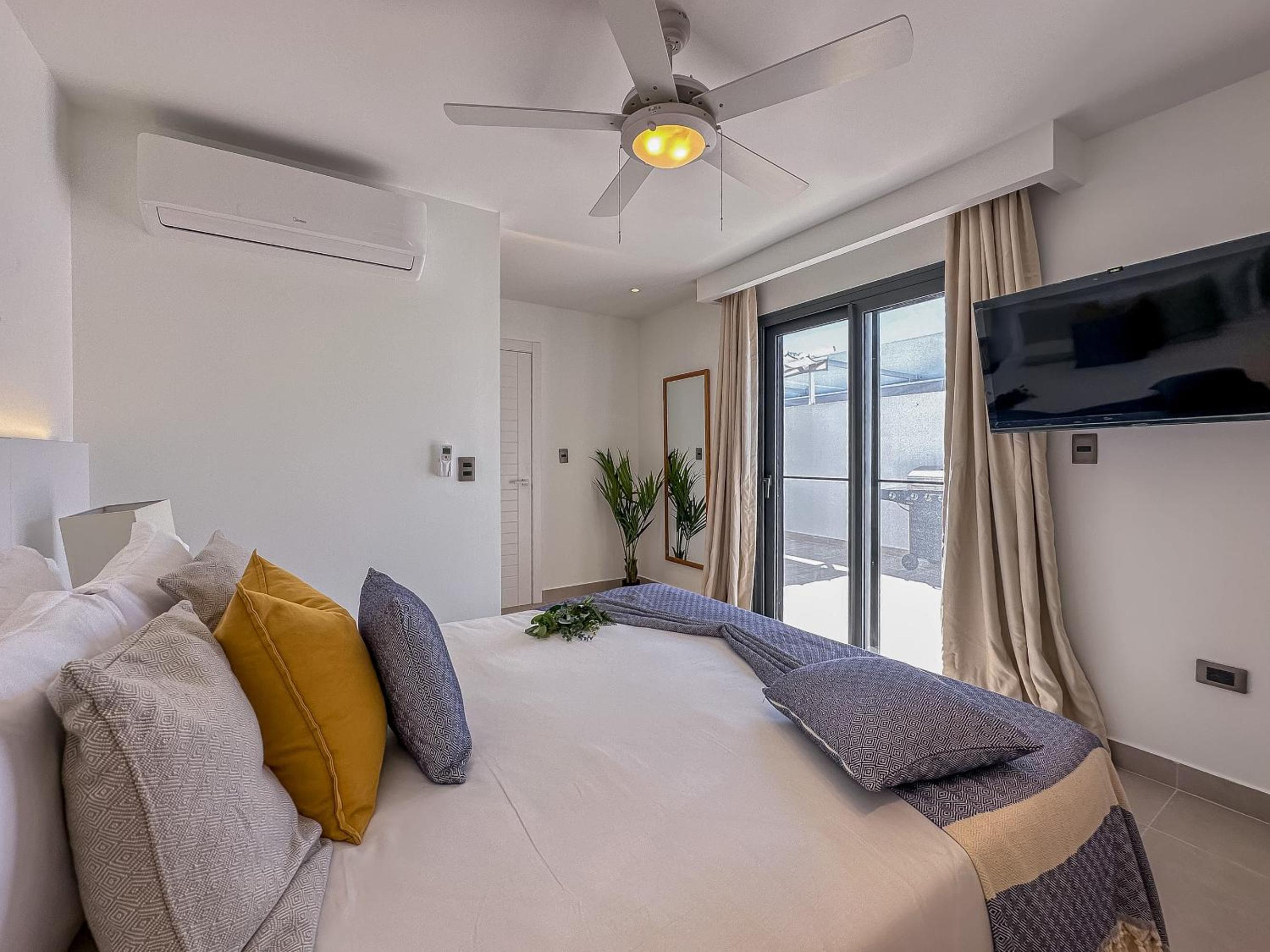 Fantastic Beach Penthouse with rooftop and BBQ