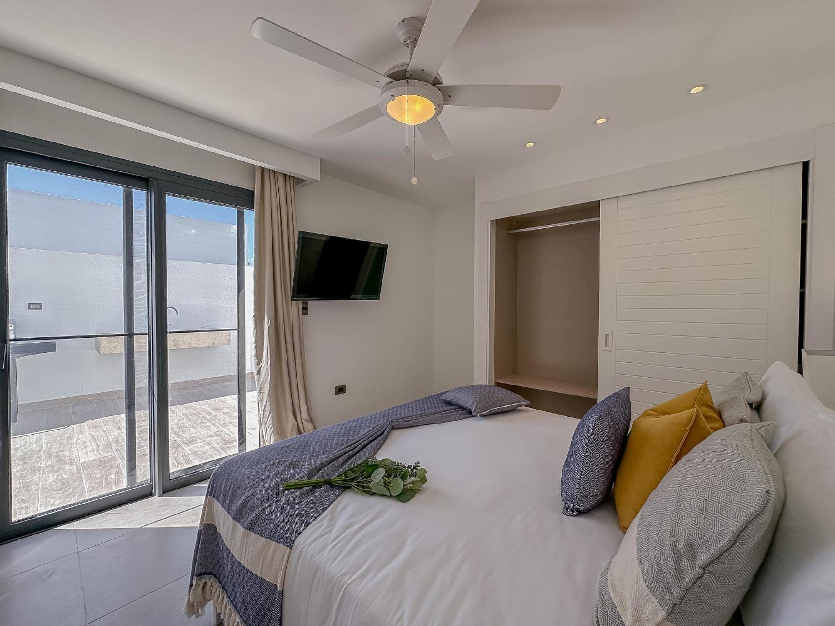 Fantastic Beach Penthouse with rooftop and BBQ