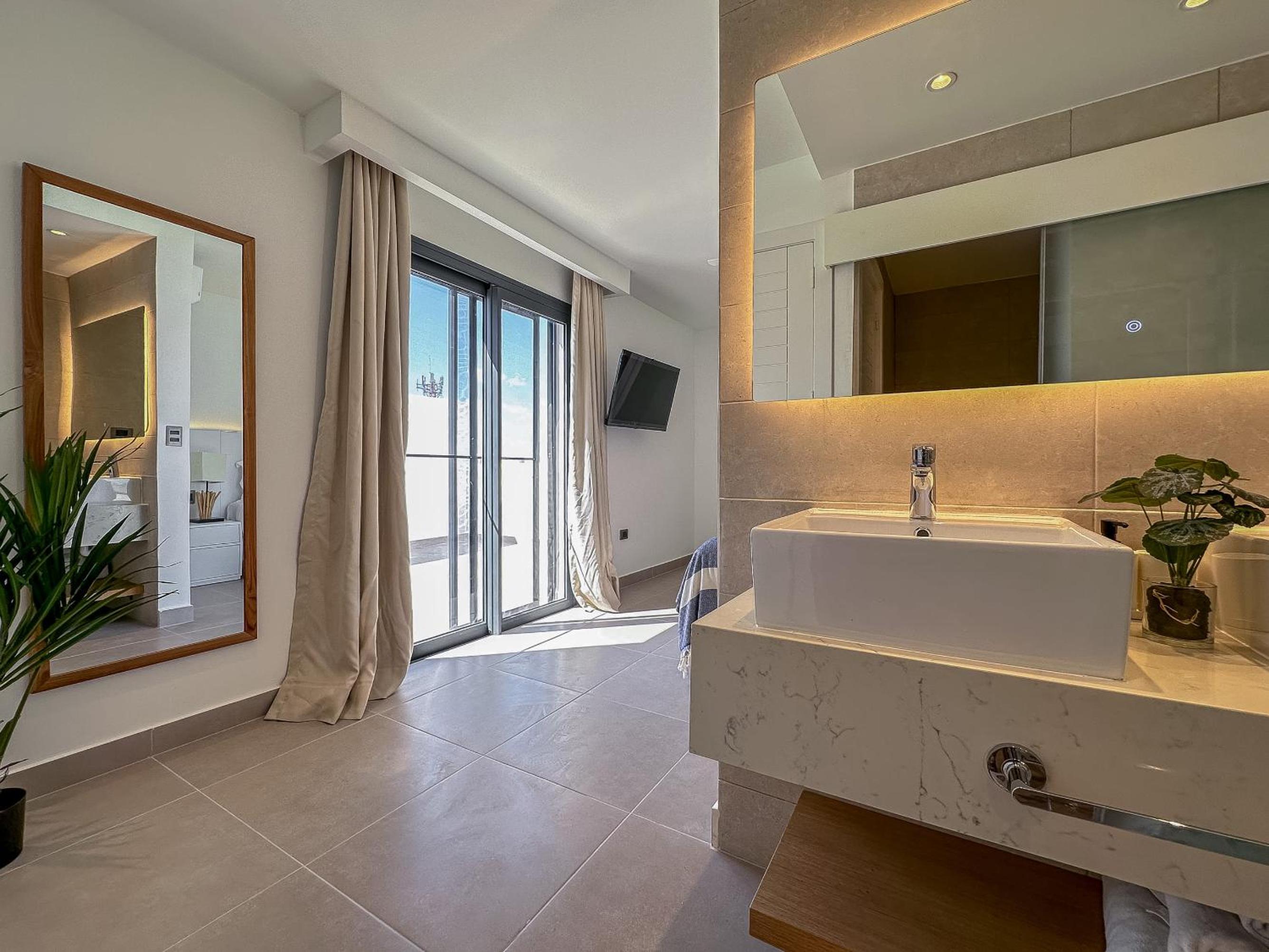 Fantastic Beach Penthouse with rooftop and BBQ
