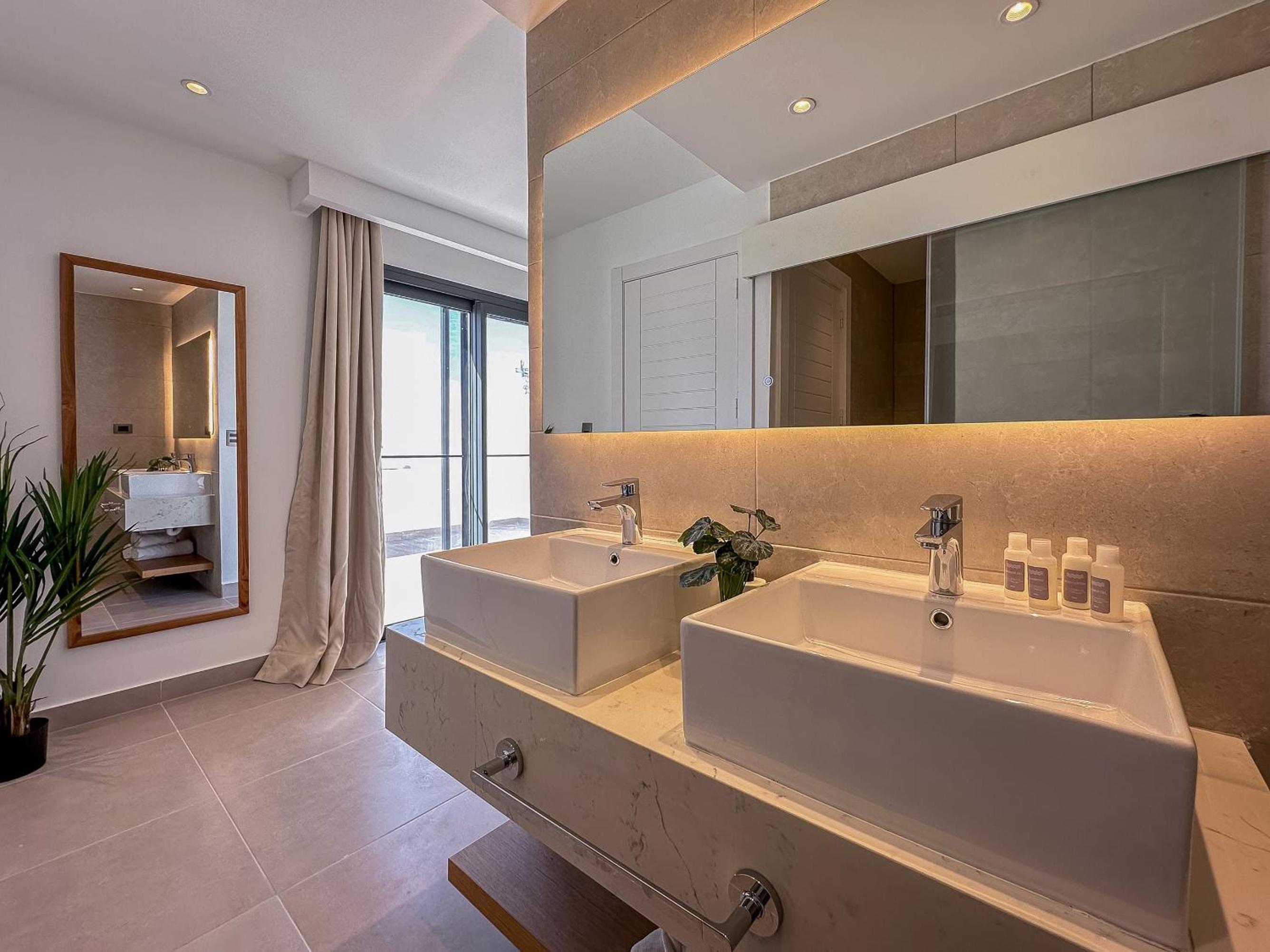 Fantastic Beach Penthouse with rooftop and BBQ