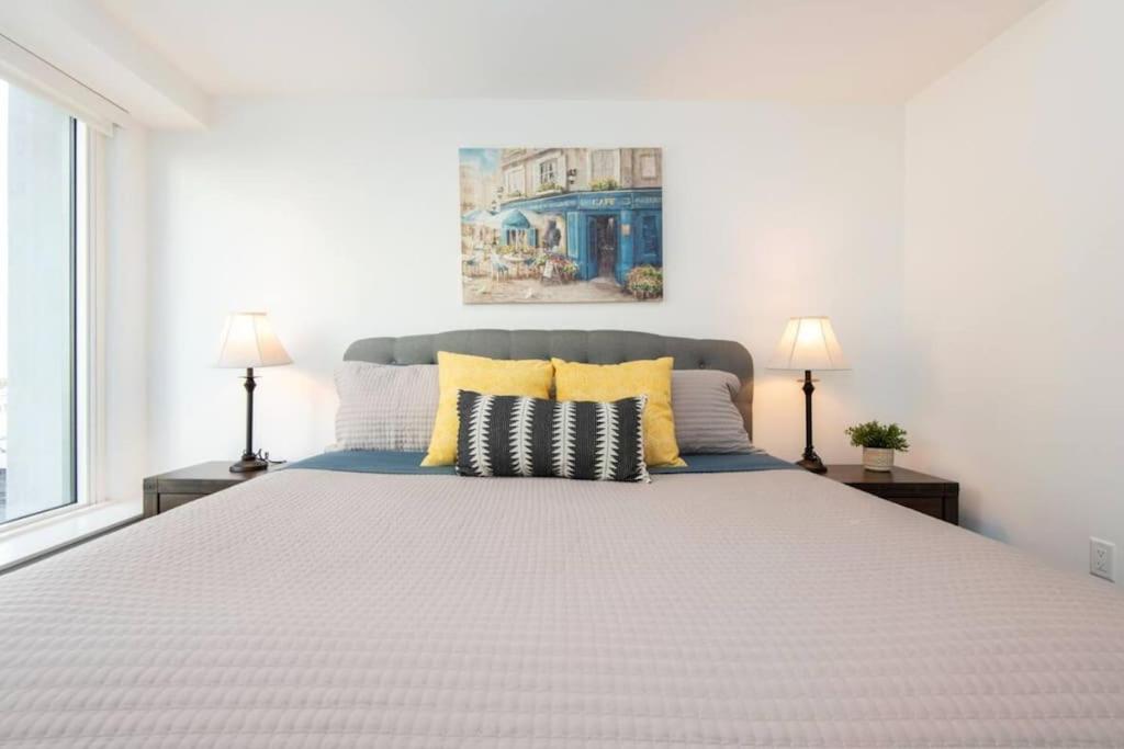 High Rise 3 Bedroom Sleeps 9 Walk to Cripto Arena in 20 Minutes