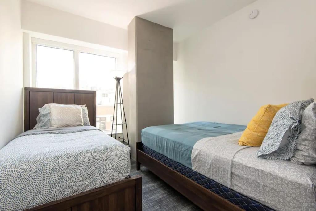 High Rise 3 Bedroom Sleeps 9 Walk to Cripto Arena in 20 Minutes