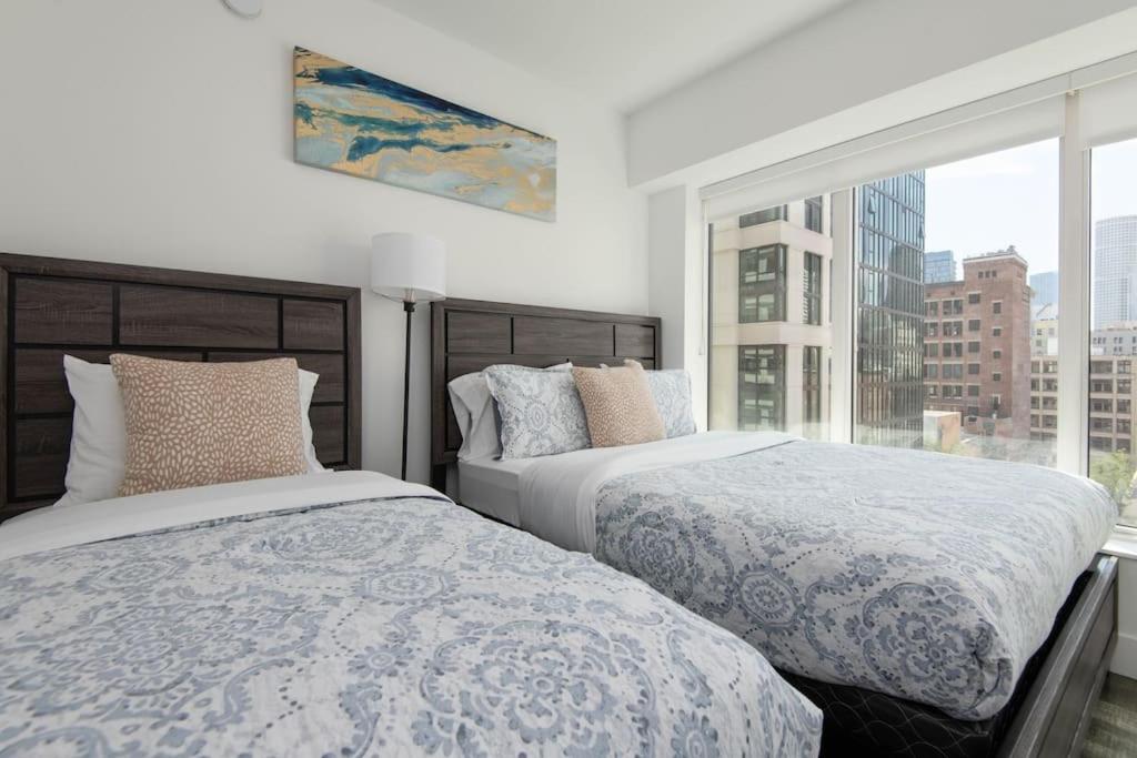High Rise 3 Bedroom Sleeps 9 Walk to Cripto Arena in 20 Minutes