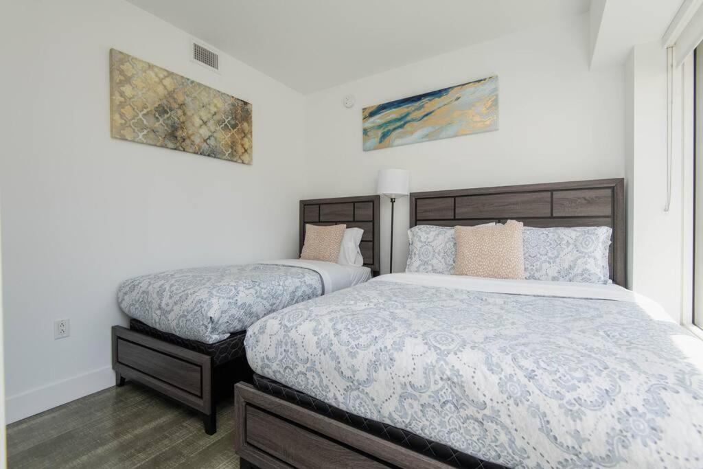 High Rise 3 Bedroom Sleeps 9 Walk to Cripto Arena in 20 Minutes