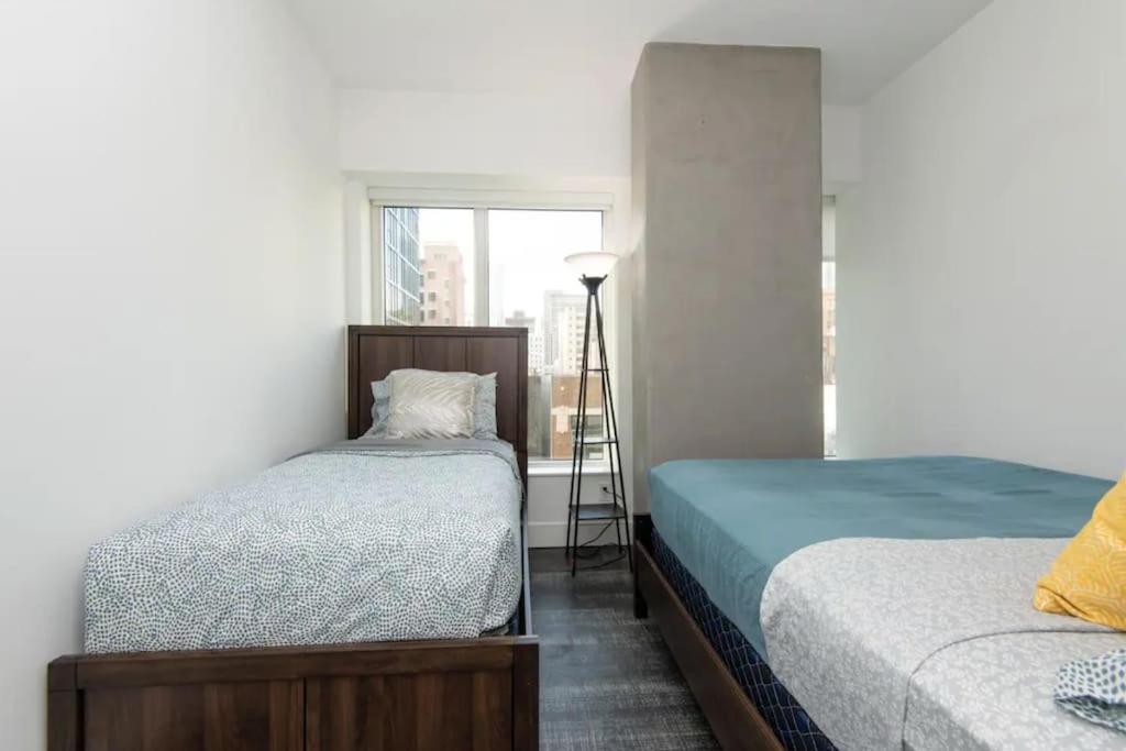 High Rise 3 Bedroom Sleeps 9 Walk to Cripto Arena in 20 Minutes