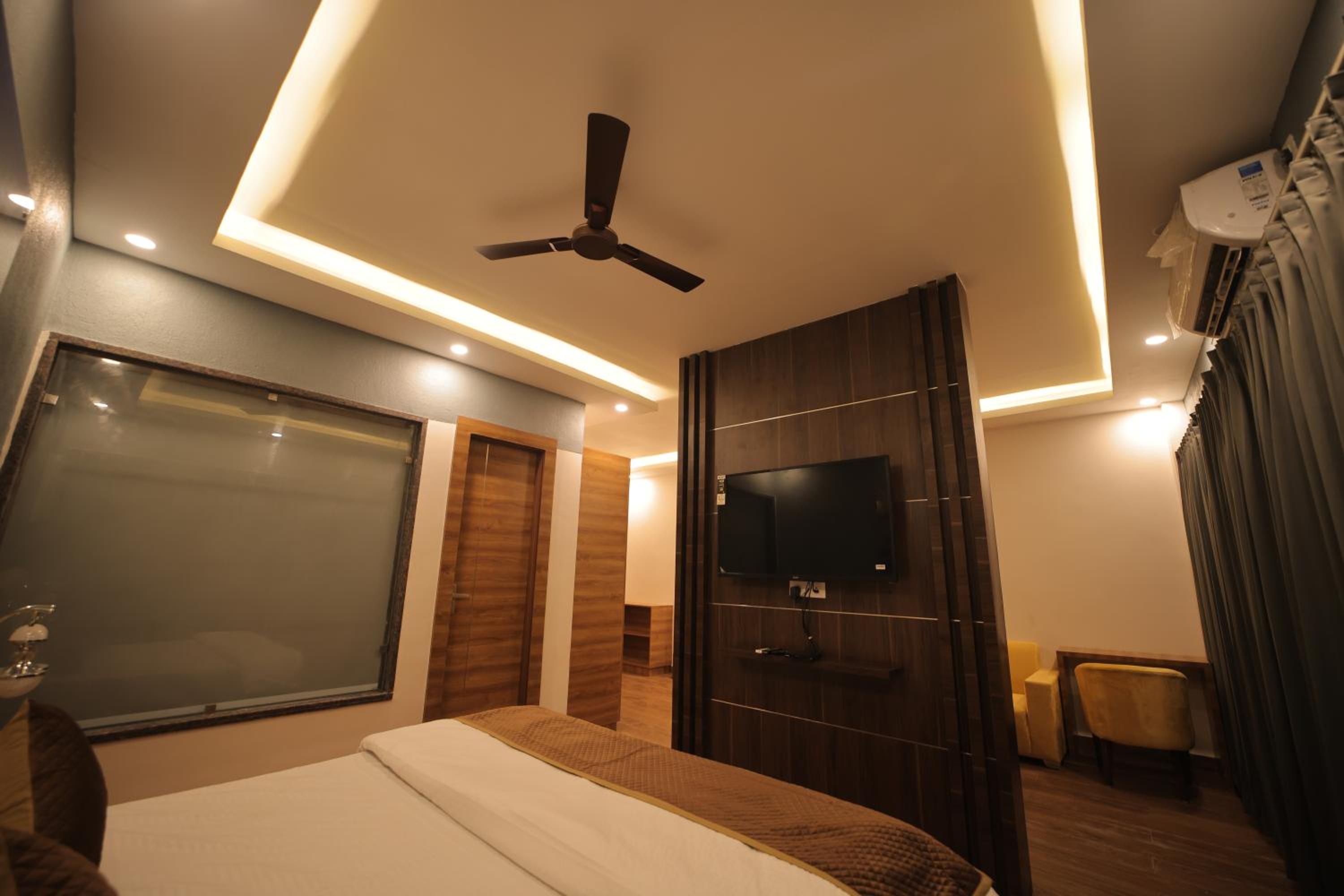 Mokshda Premium Hotel & Restaurant, Rishikesh