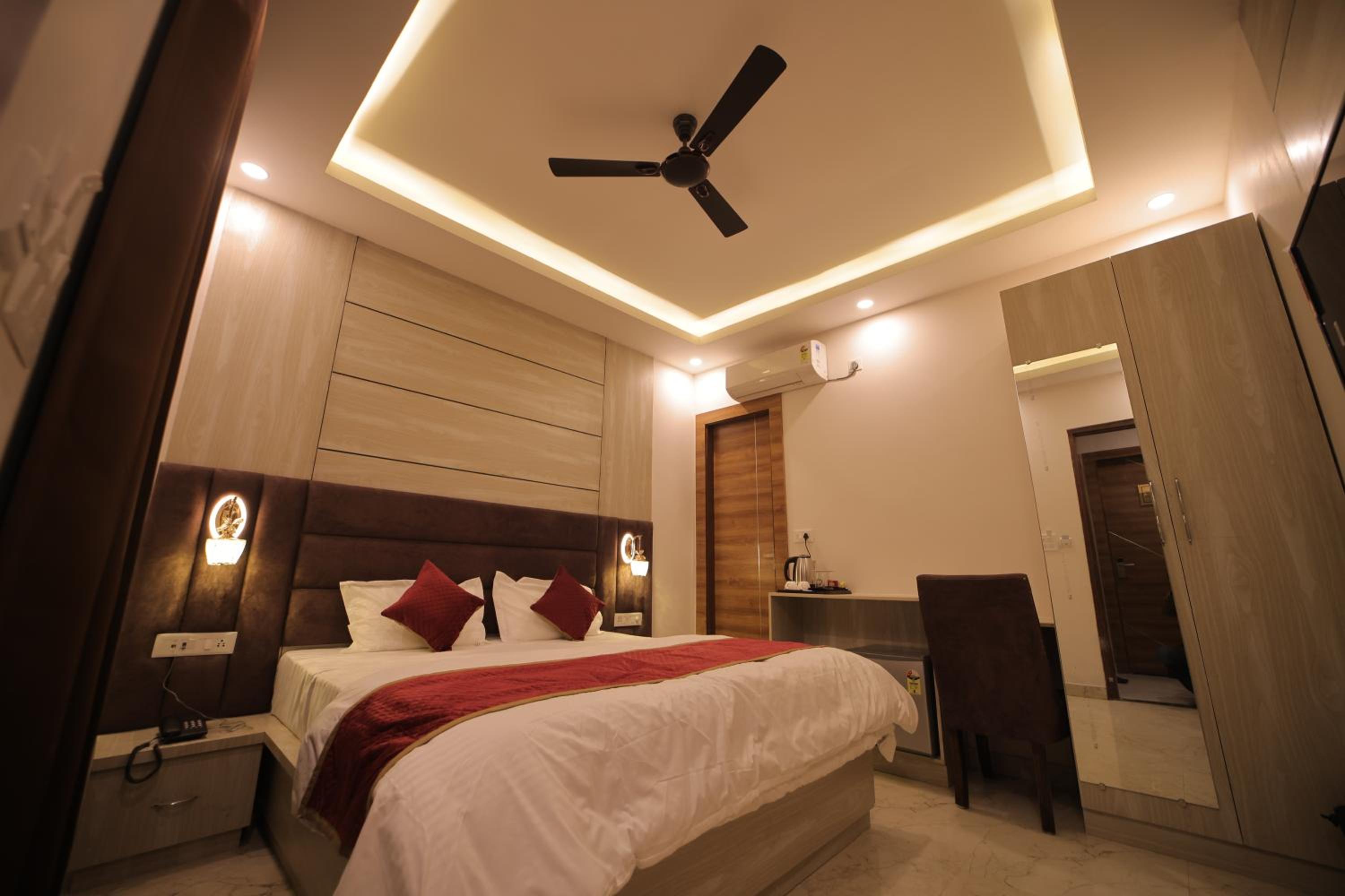 Mokshda Premium Hotel & Restaurant, Rishikesh