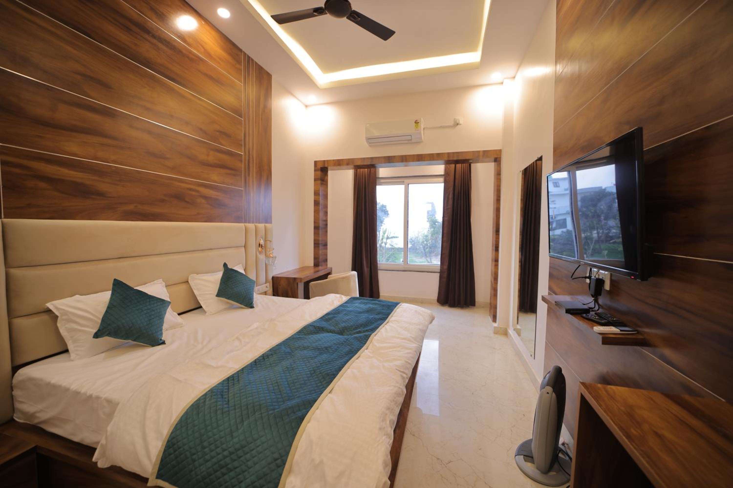 Mokshda Premium Hotel & Restaurant, Rishikesh