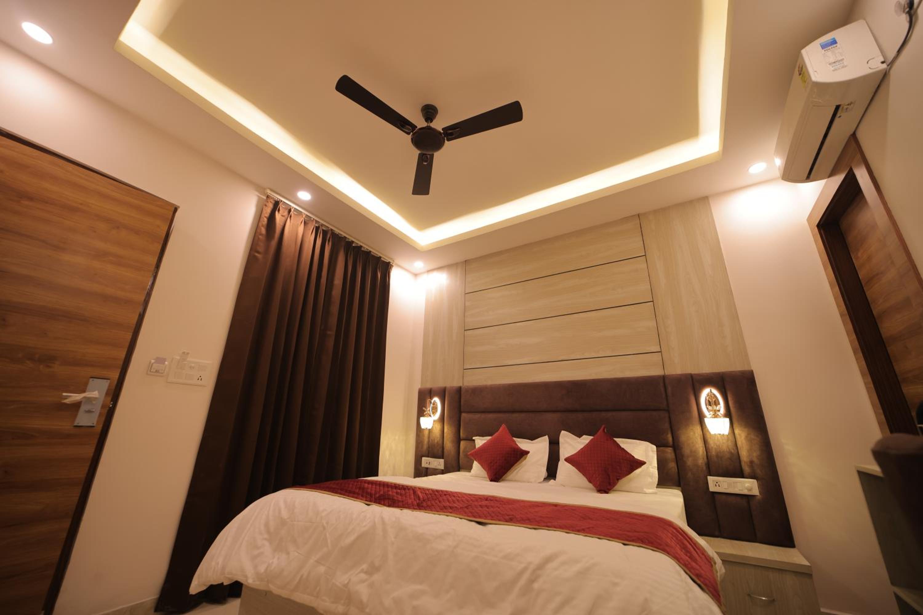 Mokshda Premium Hotel & Restaurant, Rishikesh