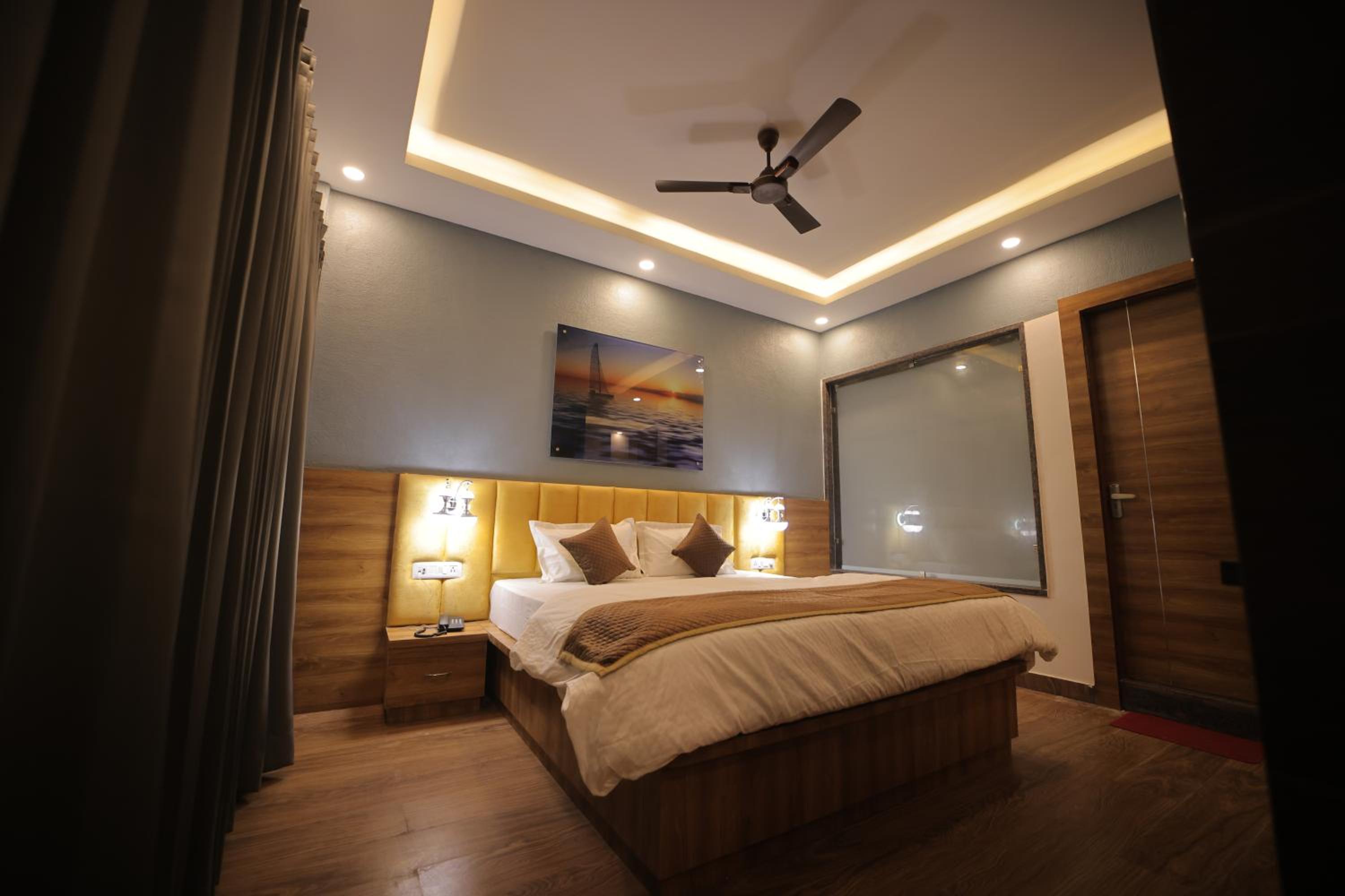 Mokshda Premium Hotel & Restaurant, Rishikesh
