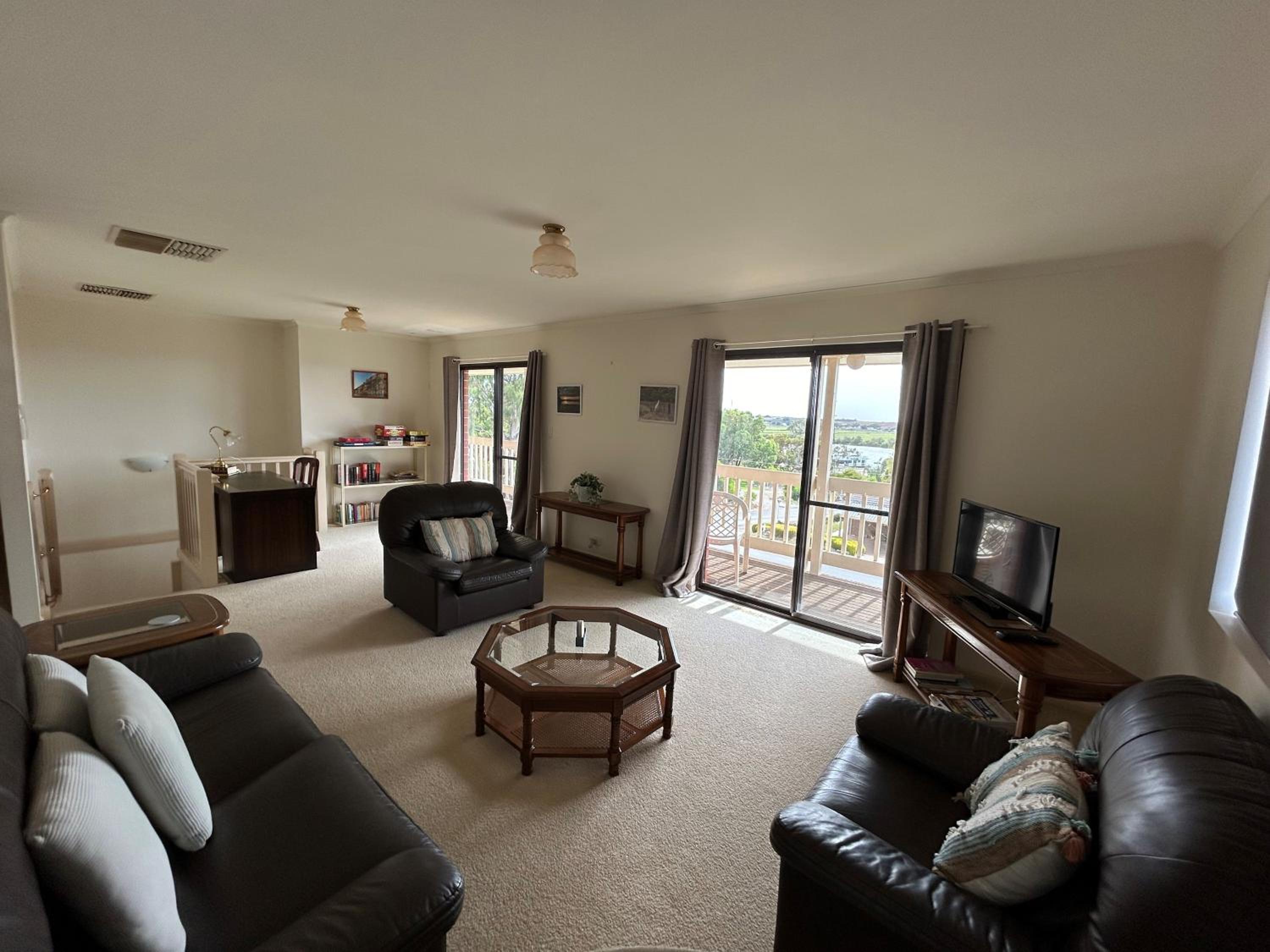 Pelican Retreat - corporate / tradie / family