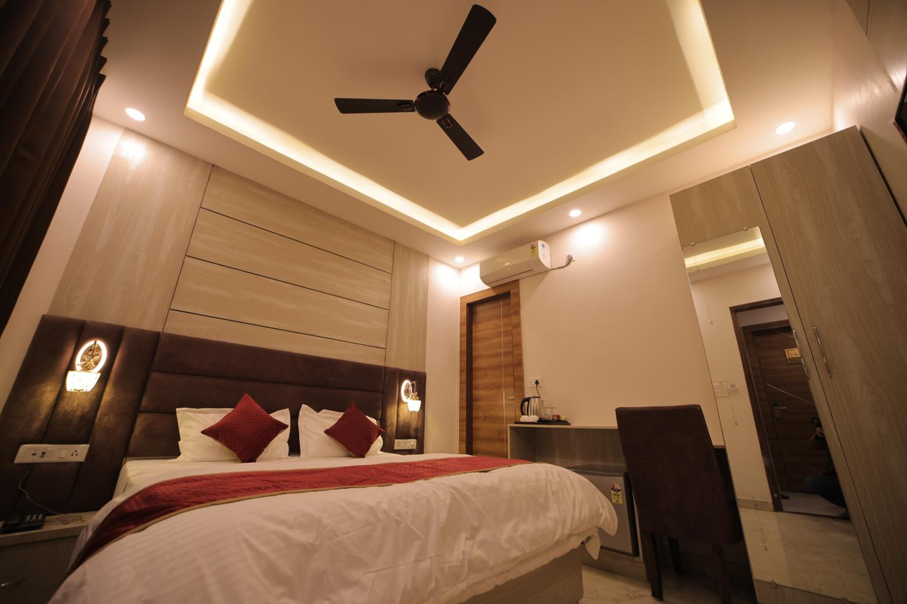 Mokshda Premium Hotel & Restaurant, Rishikesh