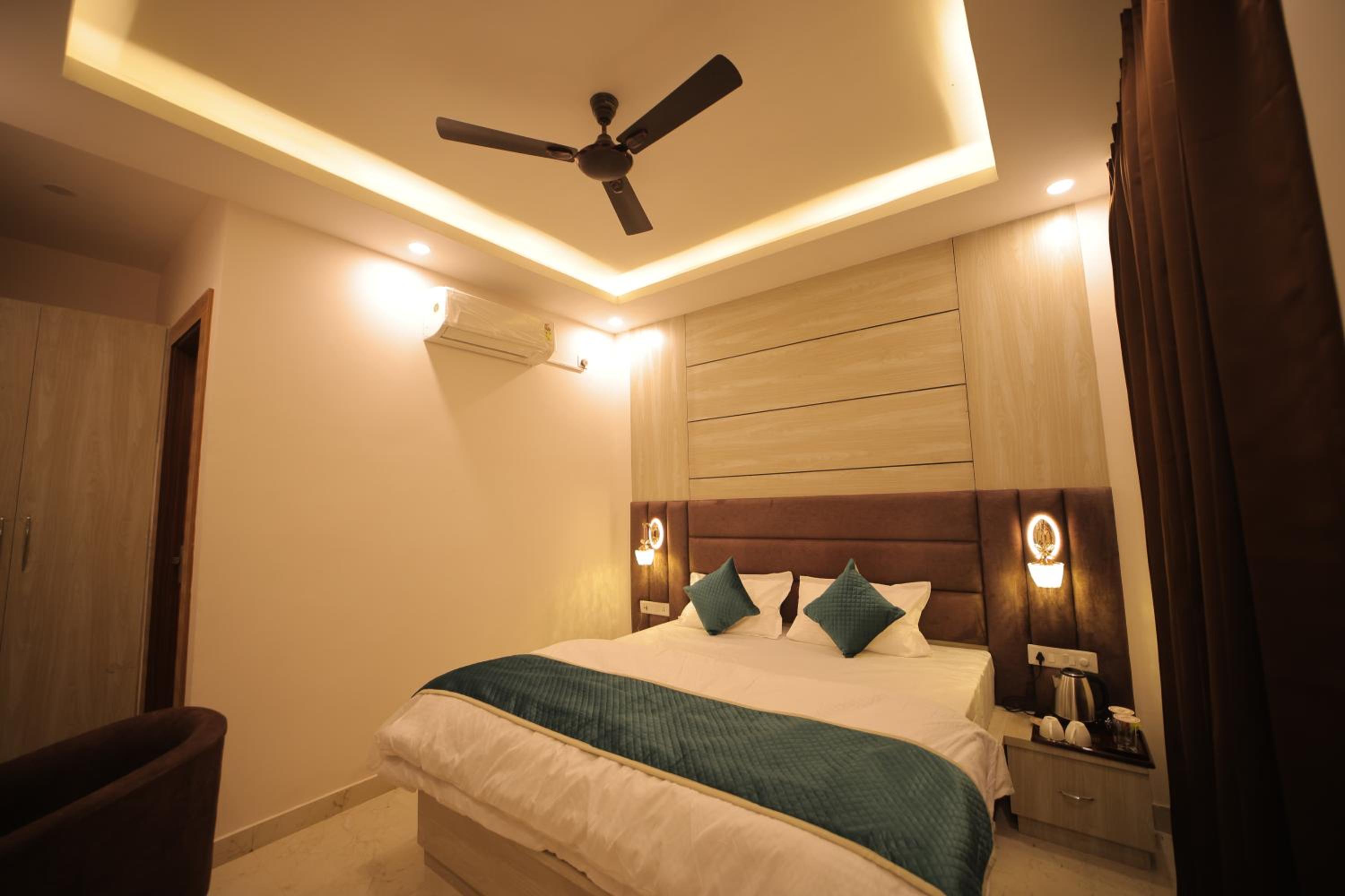 Mokshda Premium Hotel & Restaurant, Rishikesh