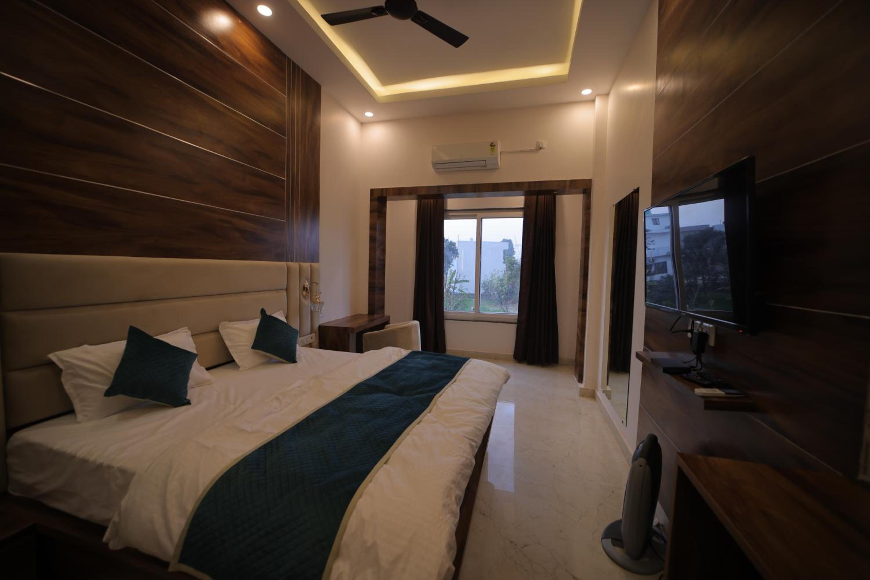 Mokshda Premium Hotel & Restaurant, Rishikesh