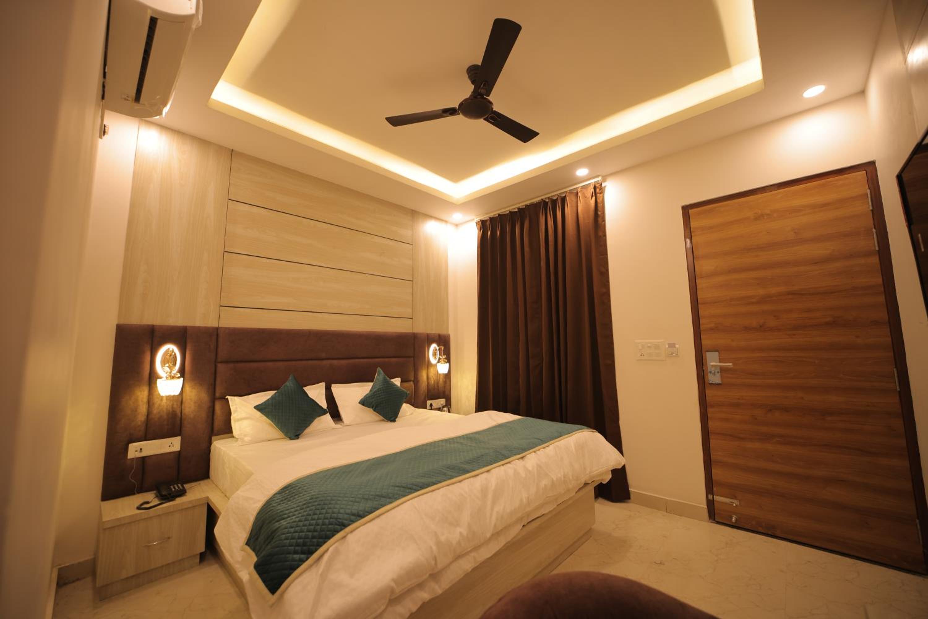 Mokshda Premium Hotel & Restaurant, Rishikesh