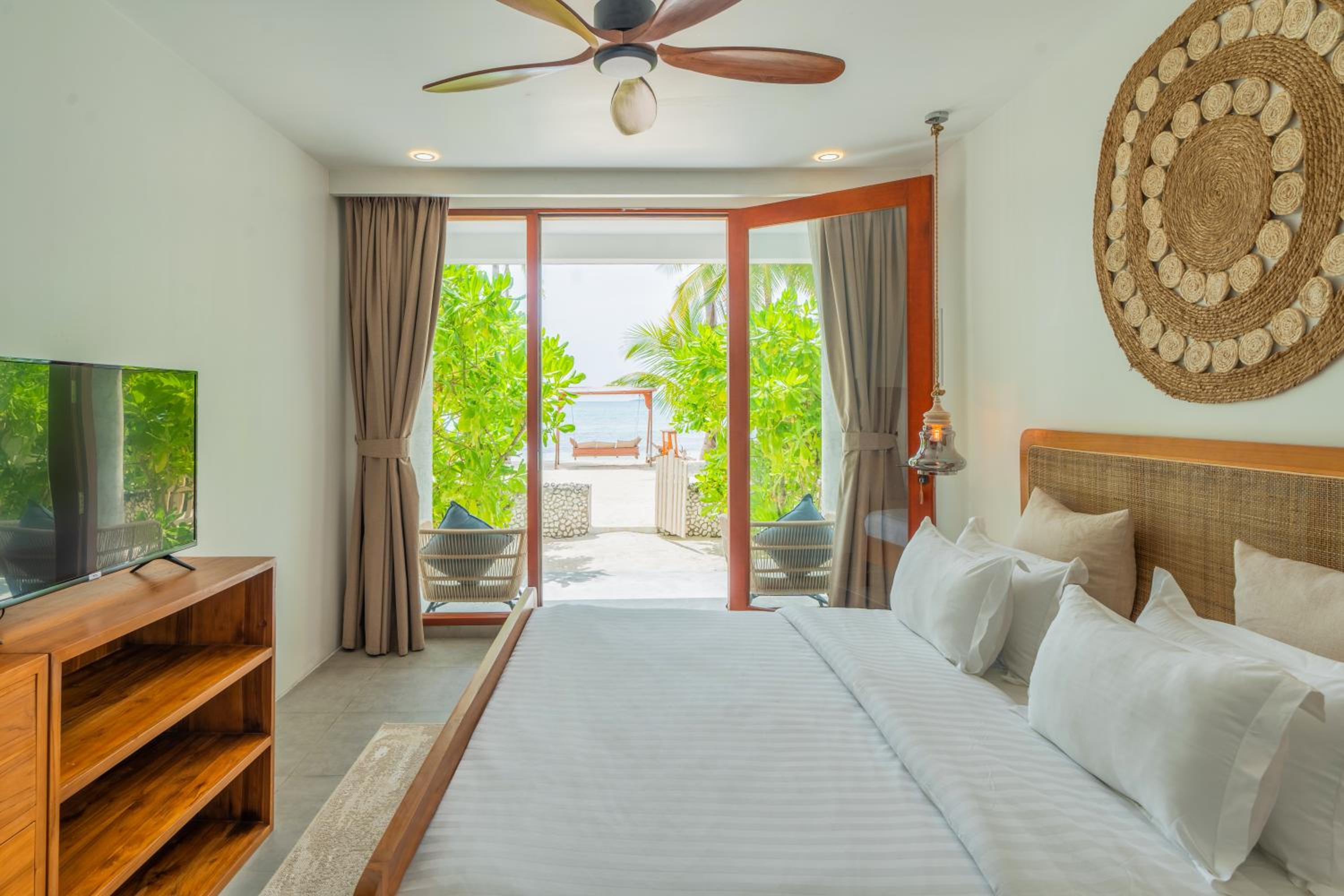 Veli Vilaa Dhiffushi - Beachfront